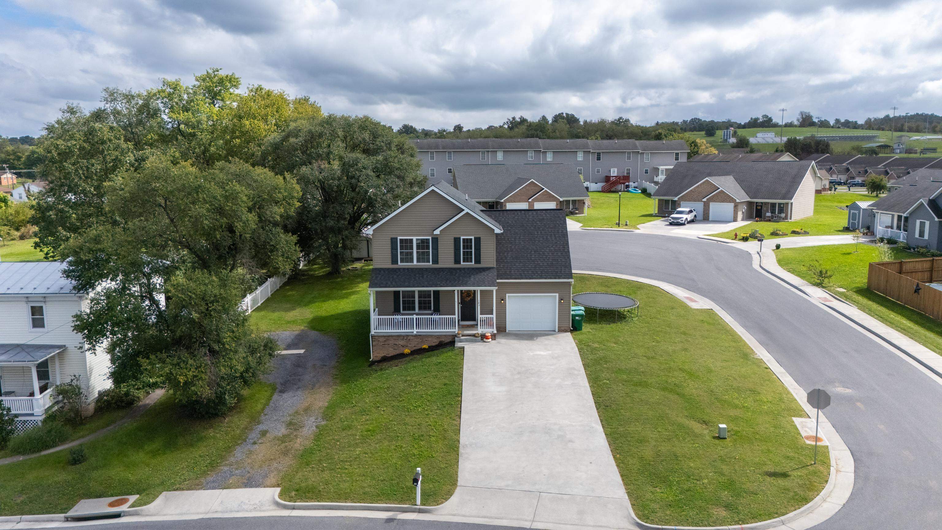 143 LINVILLE AVE, BROADWAY, Virginia 22815, 4 Bedrooms Bedrooms, ,2 BathroomsBathrooms,Residential,143 LINVILLE AVE,682389 MLS # 682389