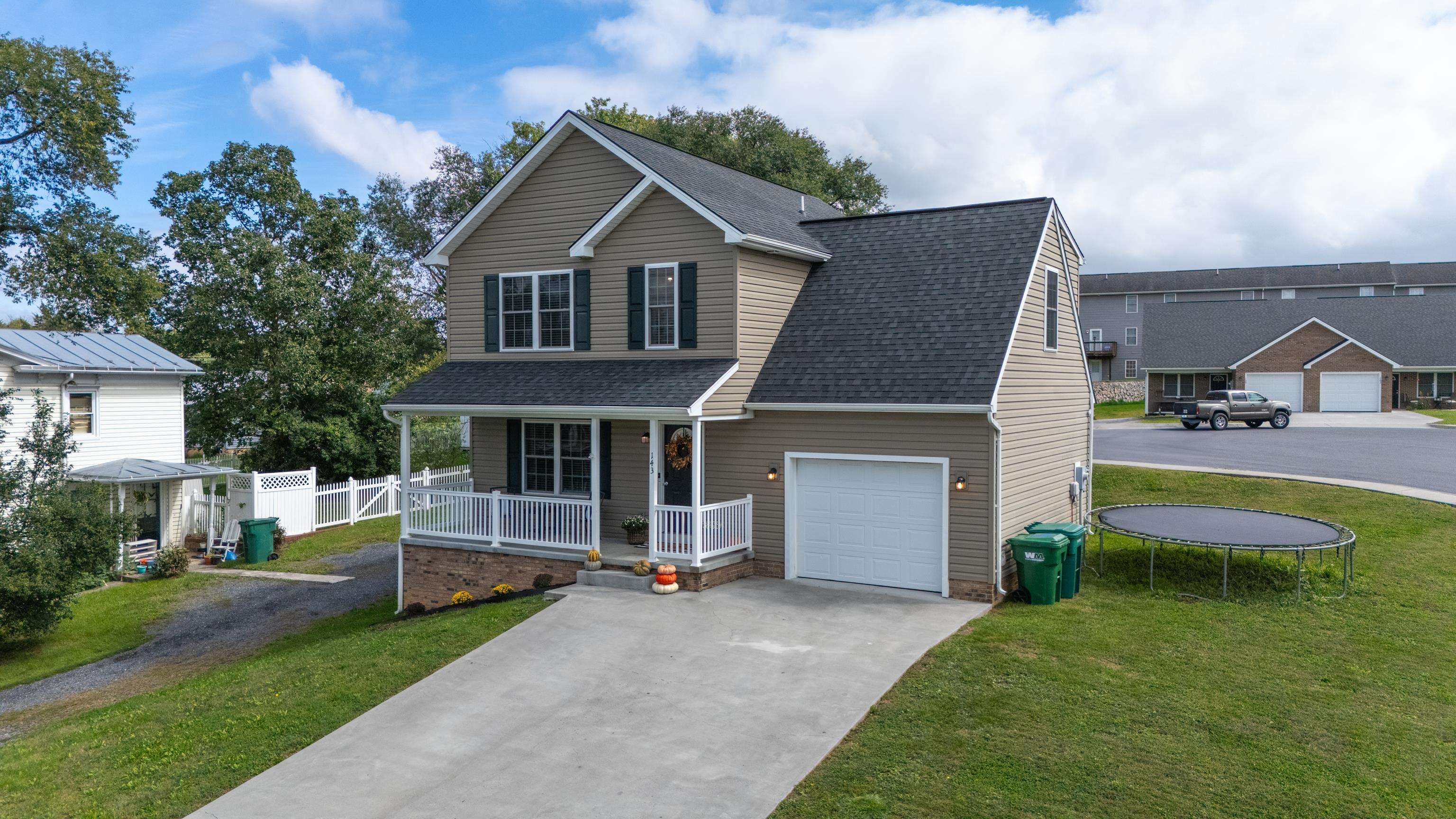 143 LINVILLE AVE, BROADWAY, Virginia 22815, 4 Bedrooms Bedrooms, ,2 BathroomsBathrooms,Residential,143 LINVILLE AVE,682389 MLS # 682389