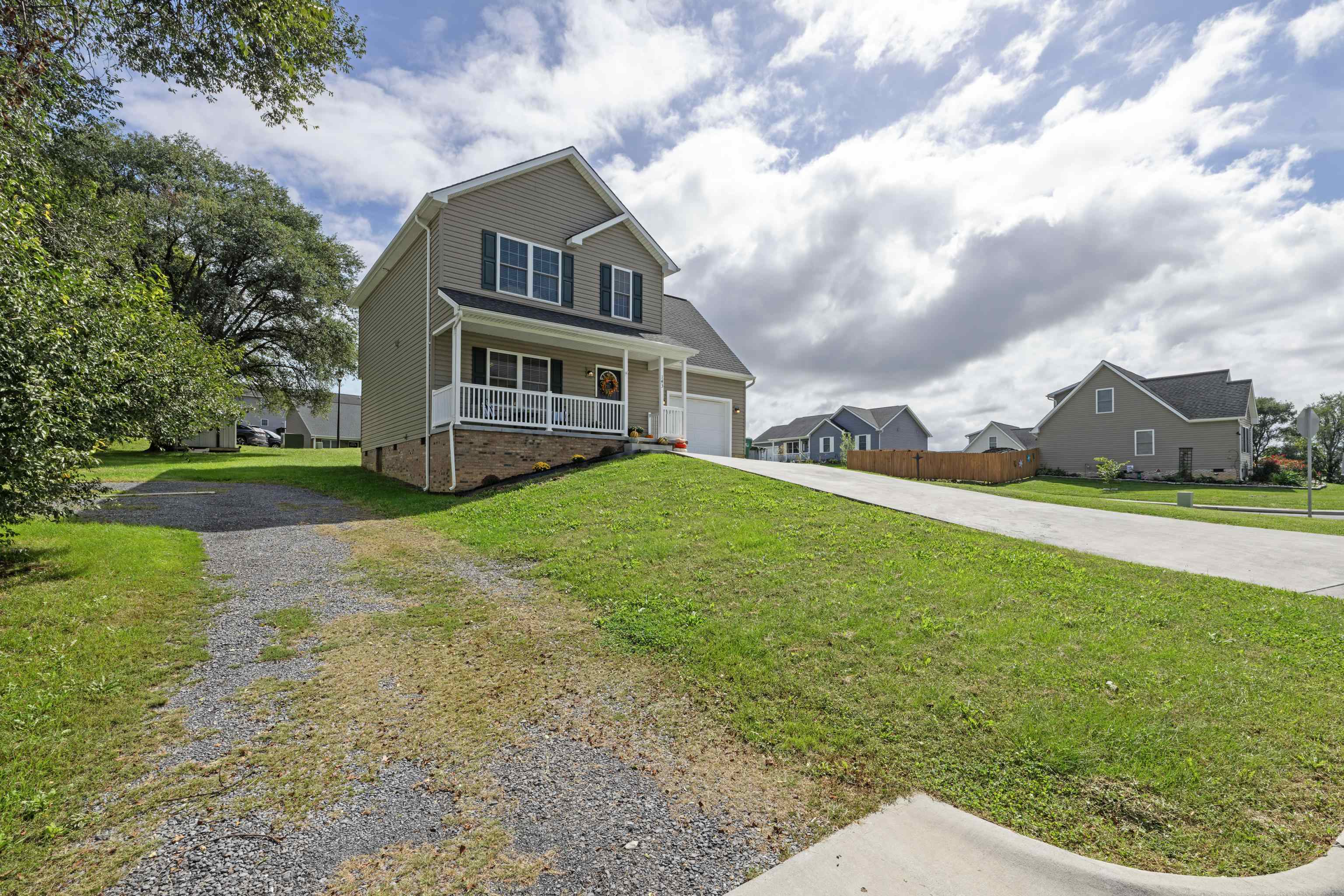 143 LINVILLE AVE, BROADWAY, Virginia 22815, 4 Bedrooms Bedrooms, ,2 BathroomsBathrooms,Residential,143 LINVILLE AVE,682389 MLS # 682389