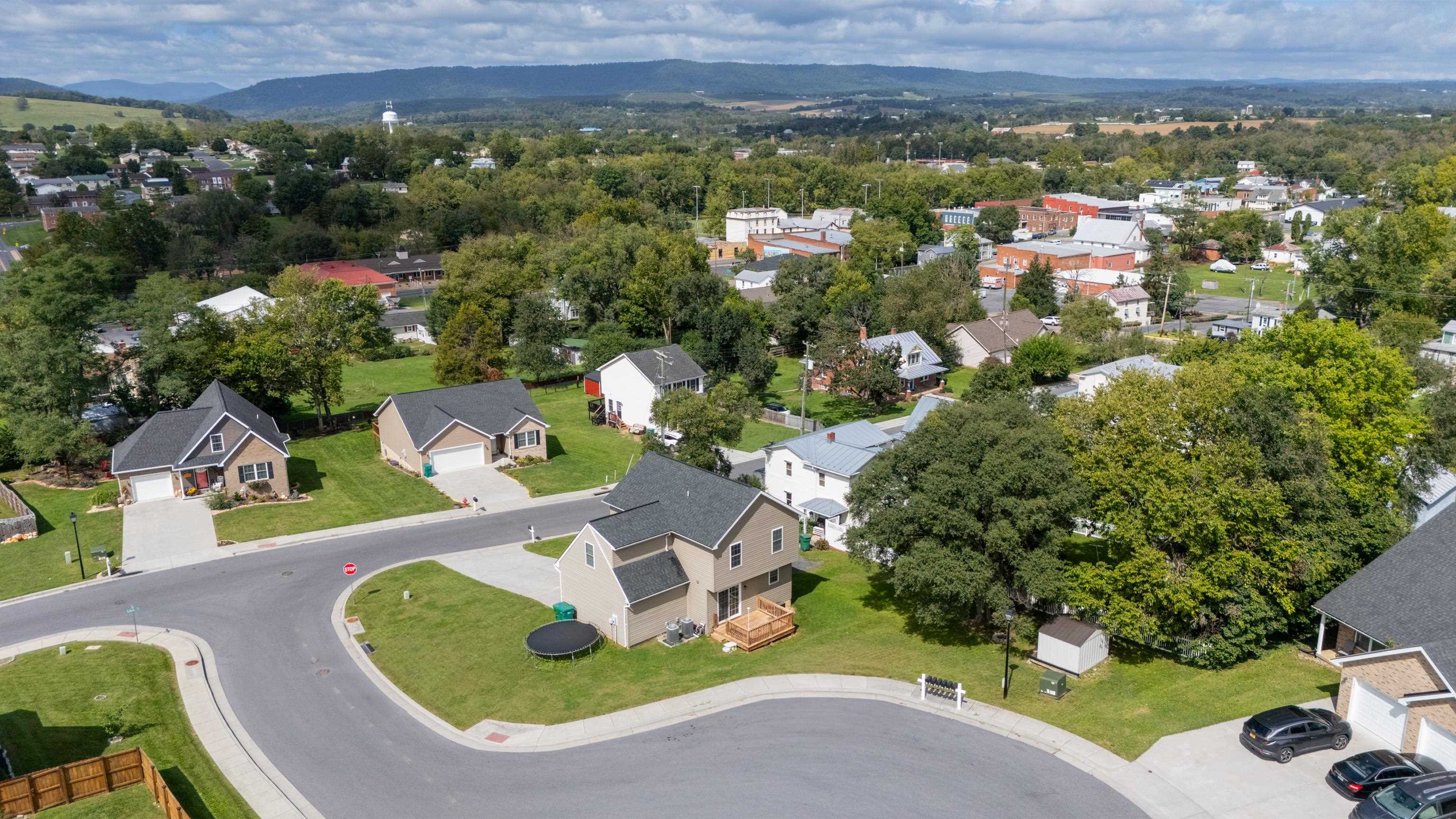 143 LINVILLE AVE, BROADWAY, Virginia 22815, 4 Bedrooms Bedrooms, ,2 BathroomsBathrooms,Residential,143 LINVILLE AVE,682389 MLS # 682389