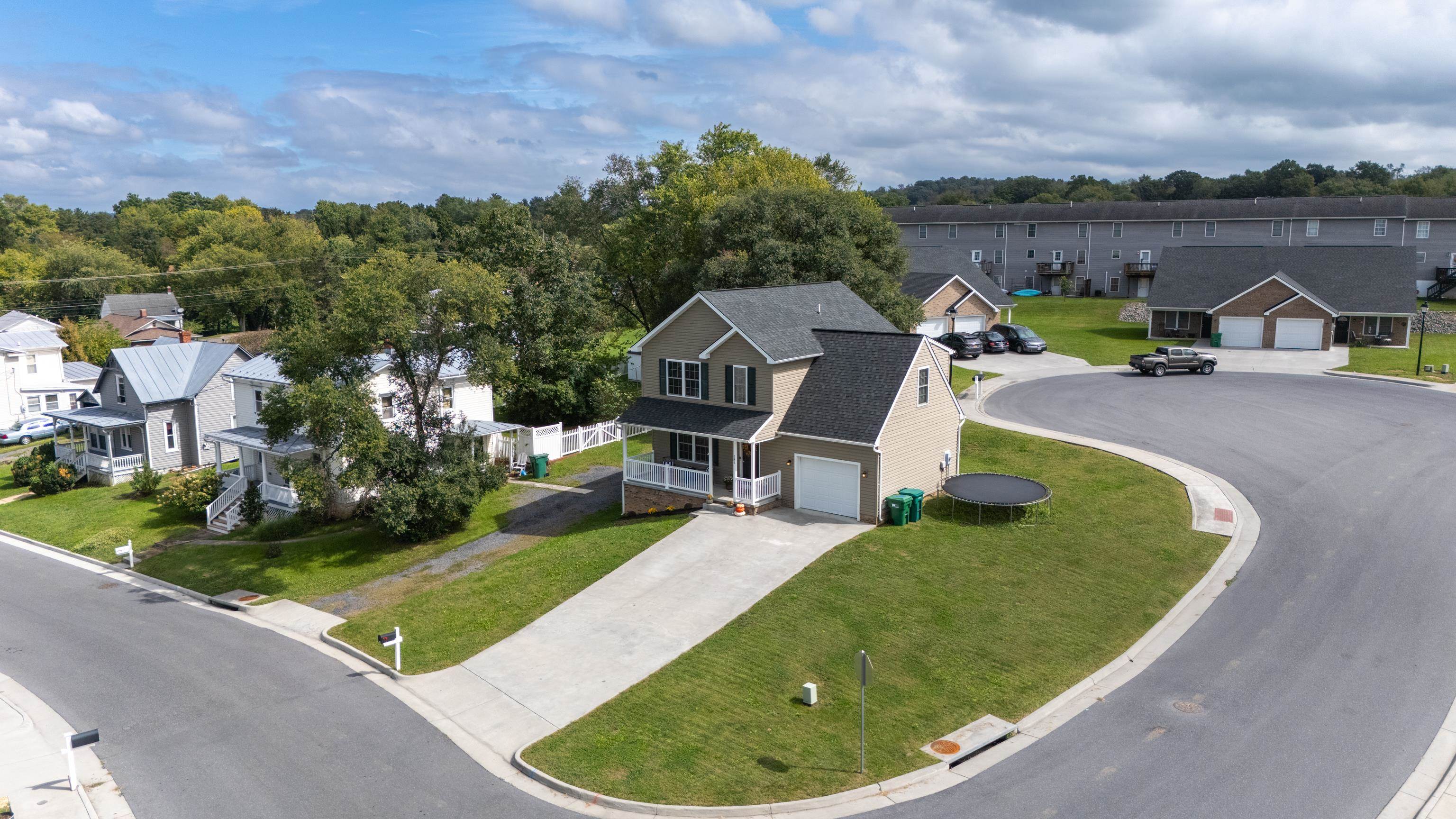 143 LINVILLE AVE, BROADWAY, Virginia 22815, 4 Bedrooms Bedrooms, ,2 BathroomsBathrooms,Residential,143 LINVILLE AVE,682389 MLS # 682389