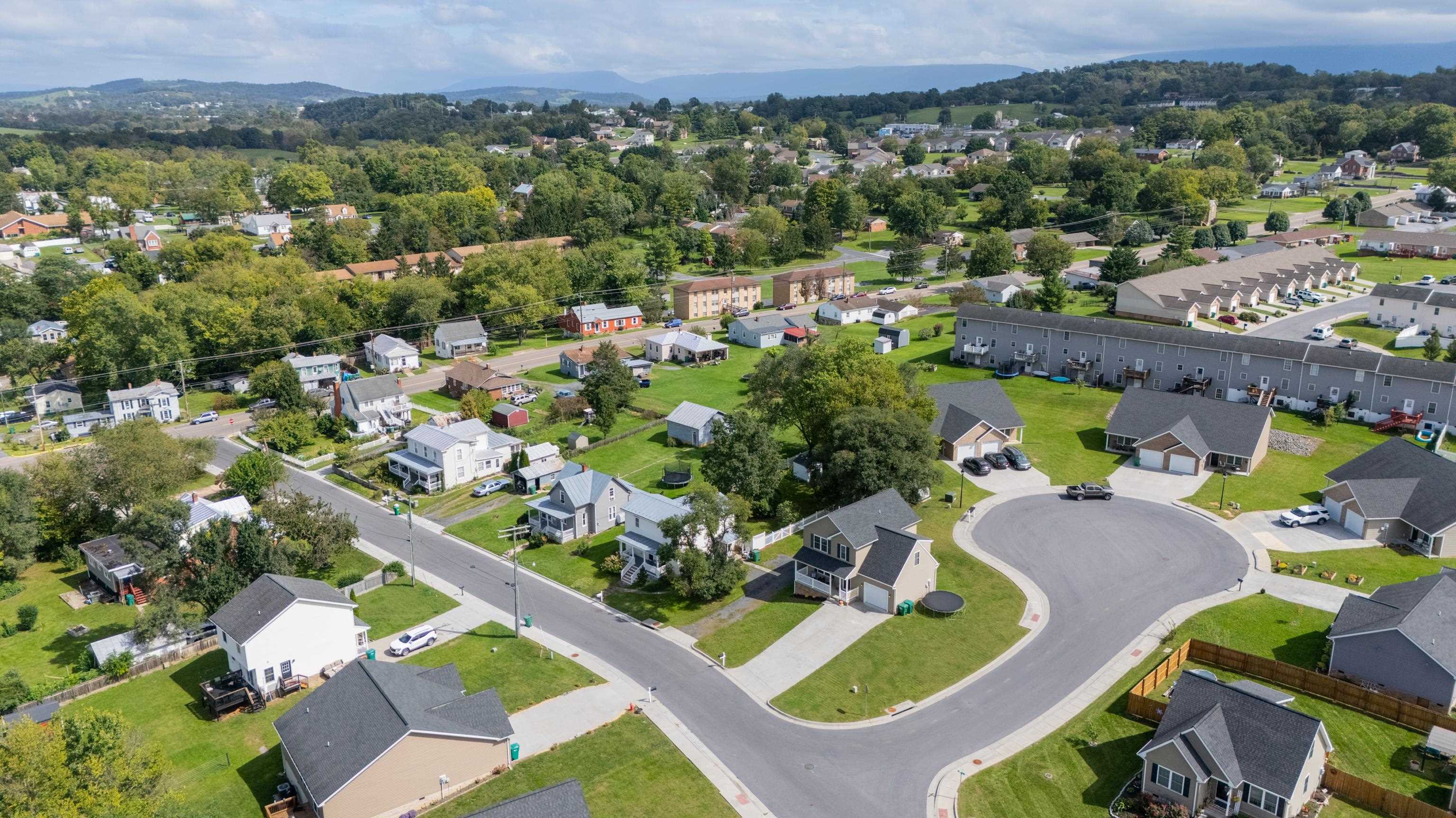 143 LINVILLE AVE, BROADWAY, Virginia 22815, 4 Bedrooms Bedrooms, ,2 BathroomsBathrooms,Residential,143 LINVILLE AVE,682389 MLS # 682389