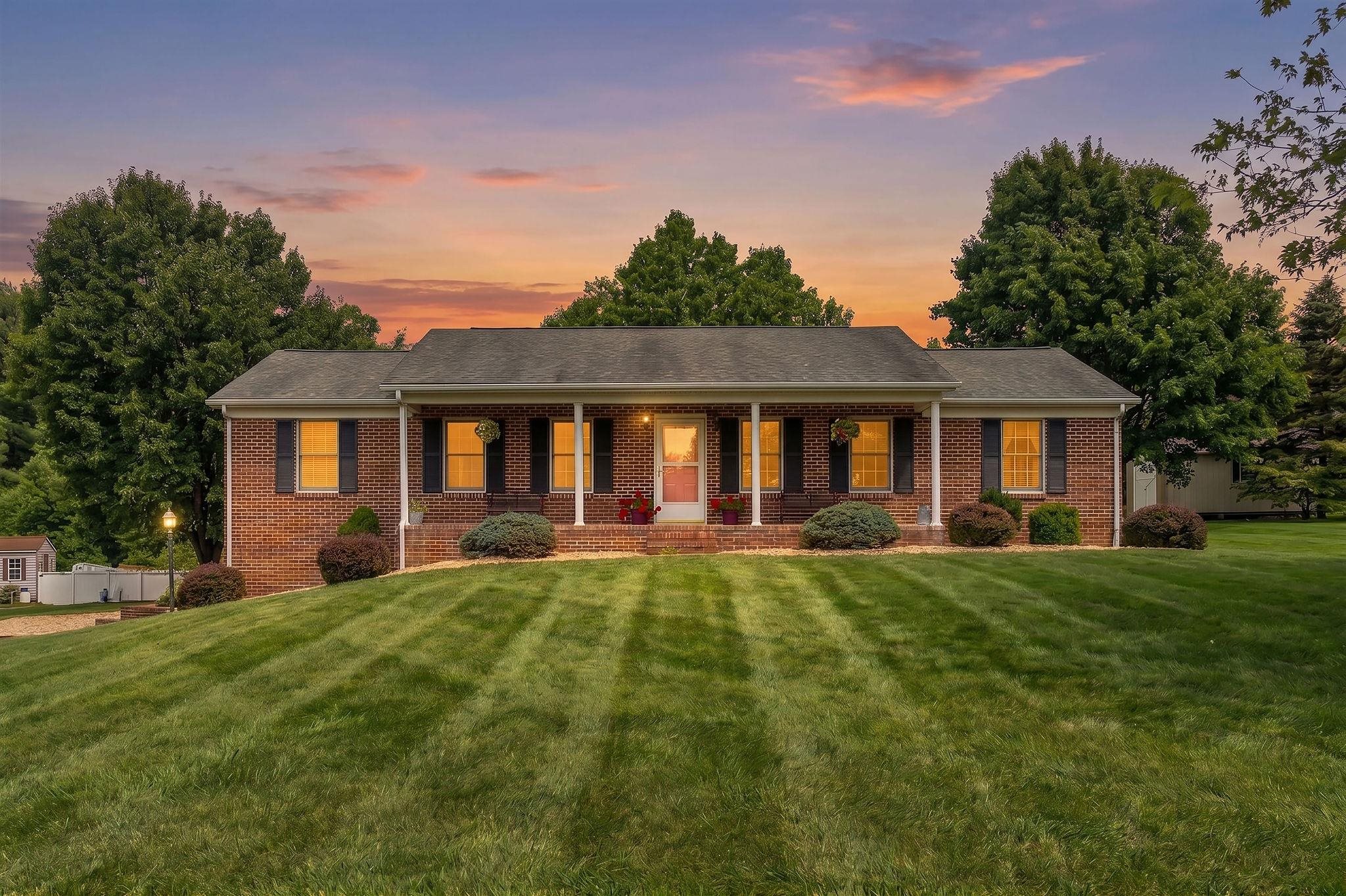 5403 LEE JACKSON HWY, GREENVILLE, Virginia 24440, 3 Bedrooms Bedrooms, ,2 BathroomsBathrooms,Residential,5403 LEE JACKSON HWY,682402 MLS # 682402 5403 LEE JACKSON HWY, GREENVILLE, Virginia 24440, 3 Bedrooms Bedrooms, ,2 BathroomsBathrooms,Residential,5403 LEE JACKSON HWY,682402 MLS # 682402