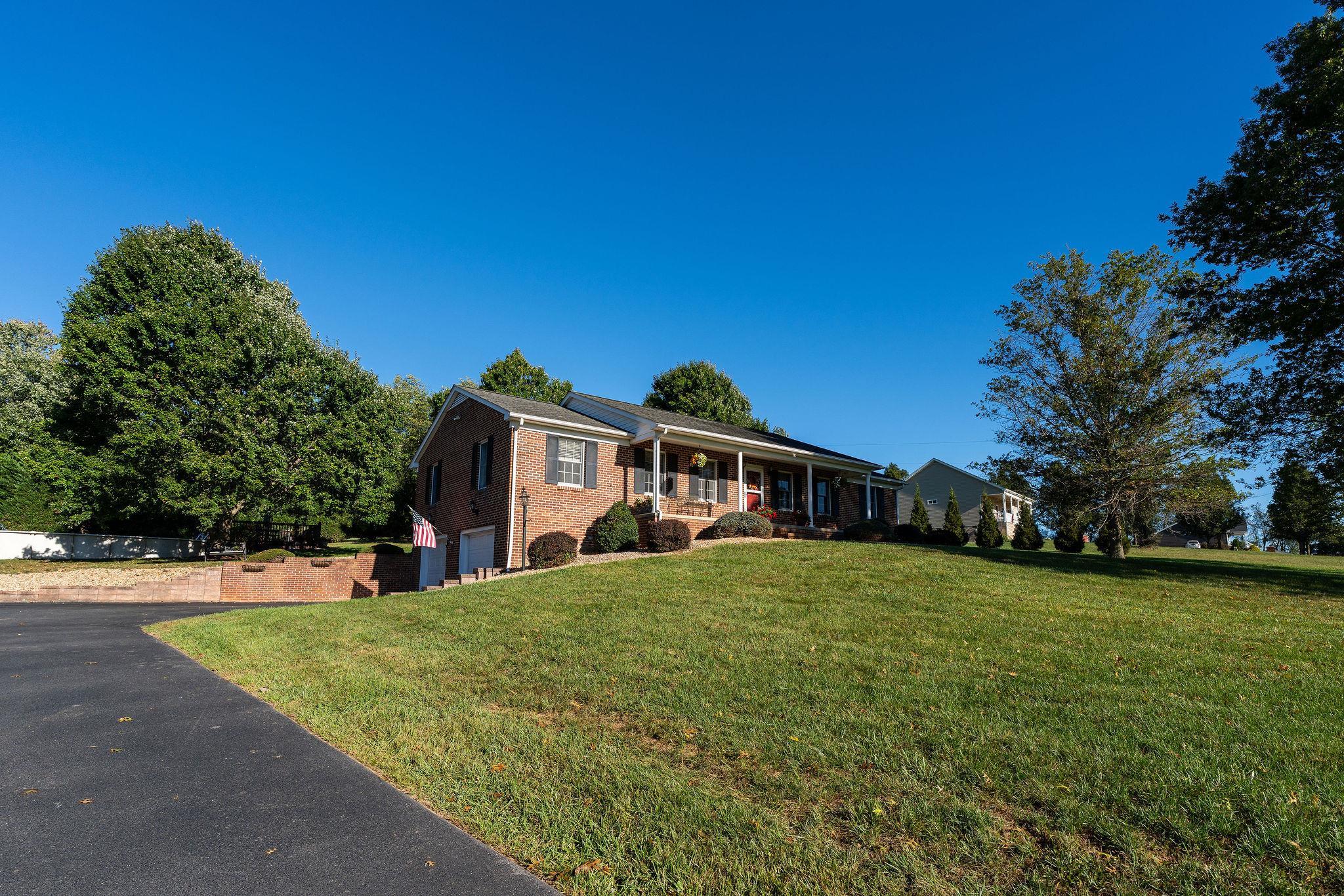 5403 LEE JACKSON HWY, GREENVILLE, Virginia 24440, 3 Bedrooms Bedrooms, ,2 BathroomsBathrooms,Residential,5403 LEE JACKSON HWY,682402 MLS # 682402 5403 LEE JACKSON HWY, GREENVILLE, Virginia 24440, 3 Bedrooms Bedrooms, ,2 BathroomsBathrooms,Residential,5403 LEE JACKSON HWY,682402 MLS # 682402