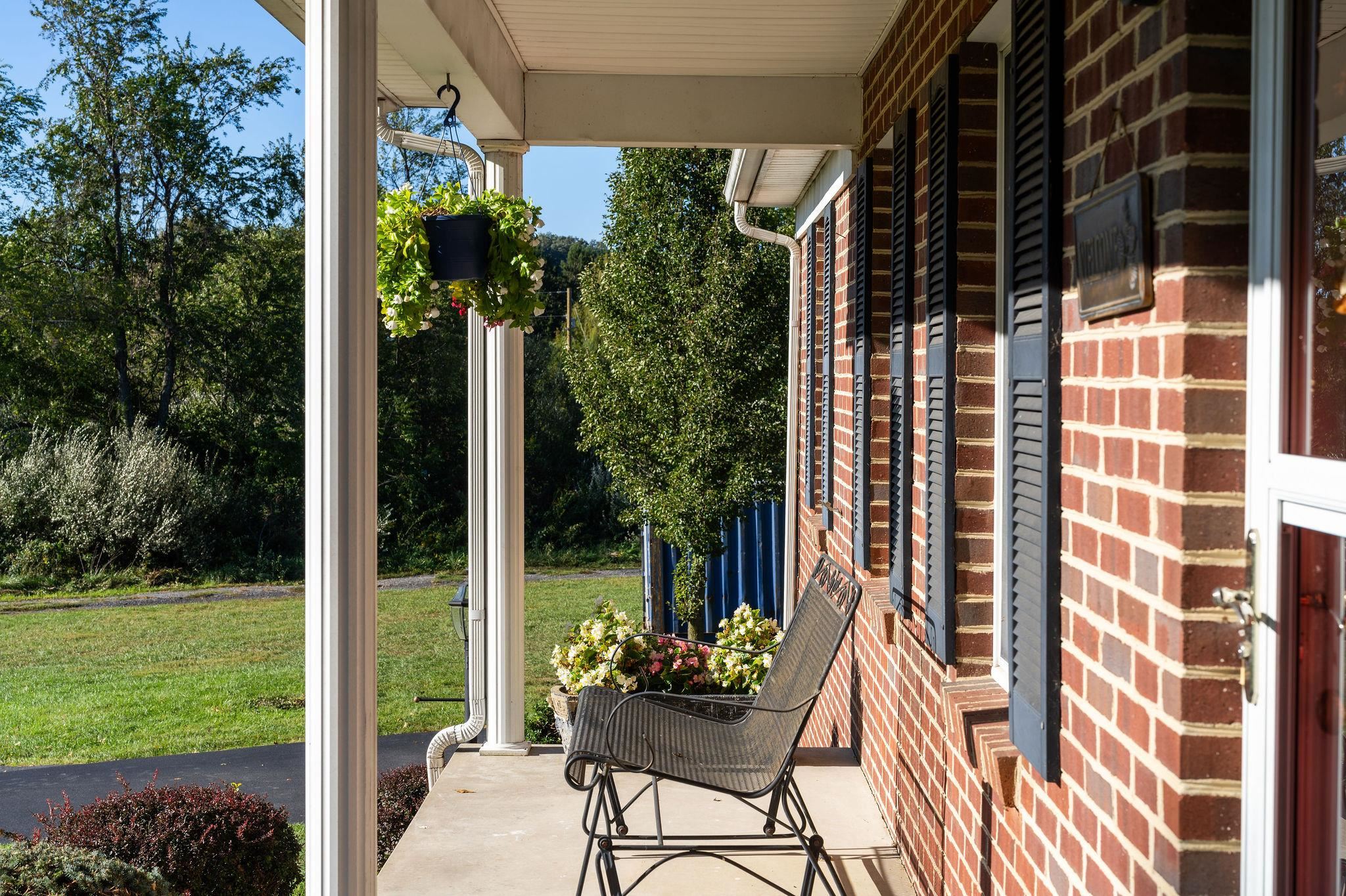 5403 LEE JACKSON HWY, GREENVILLE, Virginia 24440, 3 Bedrooms Bedrooms, ,2 BathroomsBathrooms,Residential,5403 LEE JACKSON HWY,682402 MLS # 682402 5403 LEE JACKSON HWY, GREENVILLE, Virginia 24440, 3 Bedrooms Bedrooms, ,2 BathroomsBathrooms,Residential,5403 LEE JACKSON HWY,682402 MLS # 682402