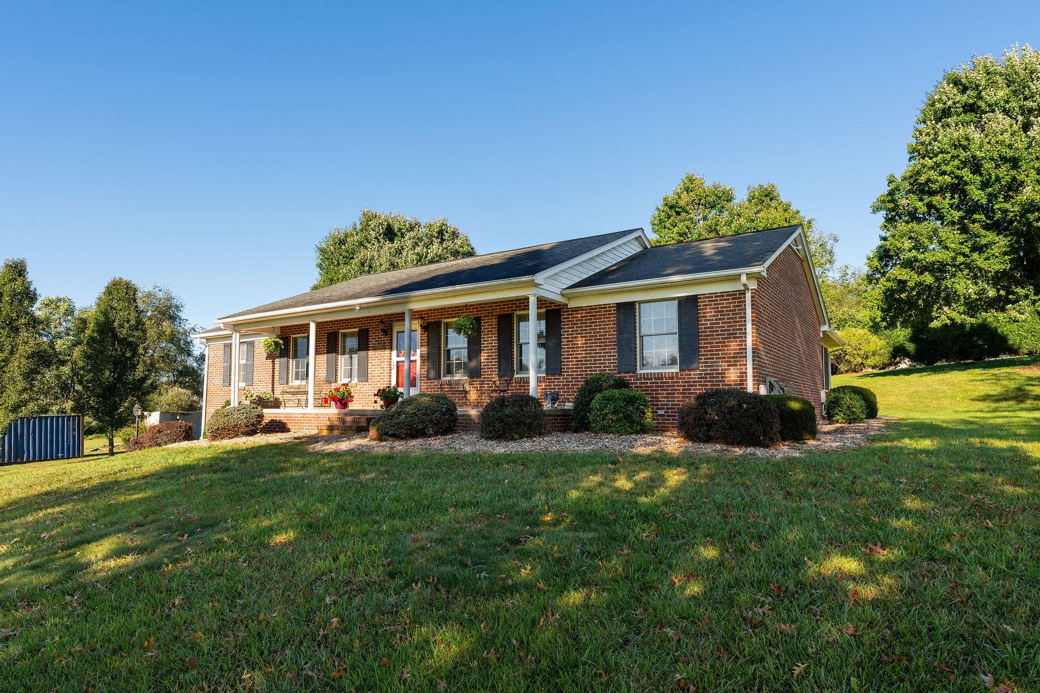 5403 LEE JACKSON HWY, GREENVILLE, Virginia 24440, 3 Bedrooms Bedrooms, ,2 BathroomsBathrooms,Residential,5403 LEE JACKSON HWY,682402 MLS # 682402 5403 LEE JACKSON HWY, GREENVILLE, Virginia 24440, 3 Bedrooms Bedrooms, ,2 BathroomsBathrooms,Residential,5403 LEE JACKSON HWY,682402 MLS # 682402