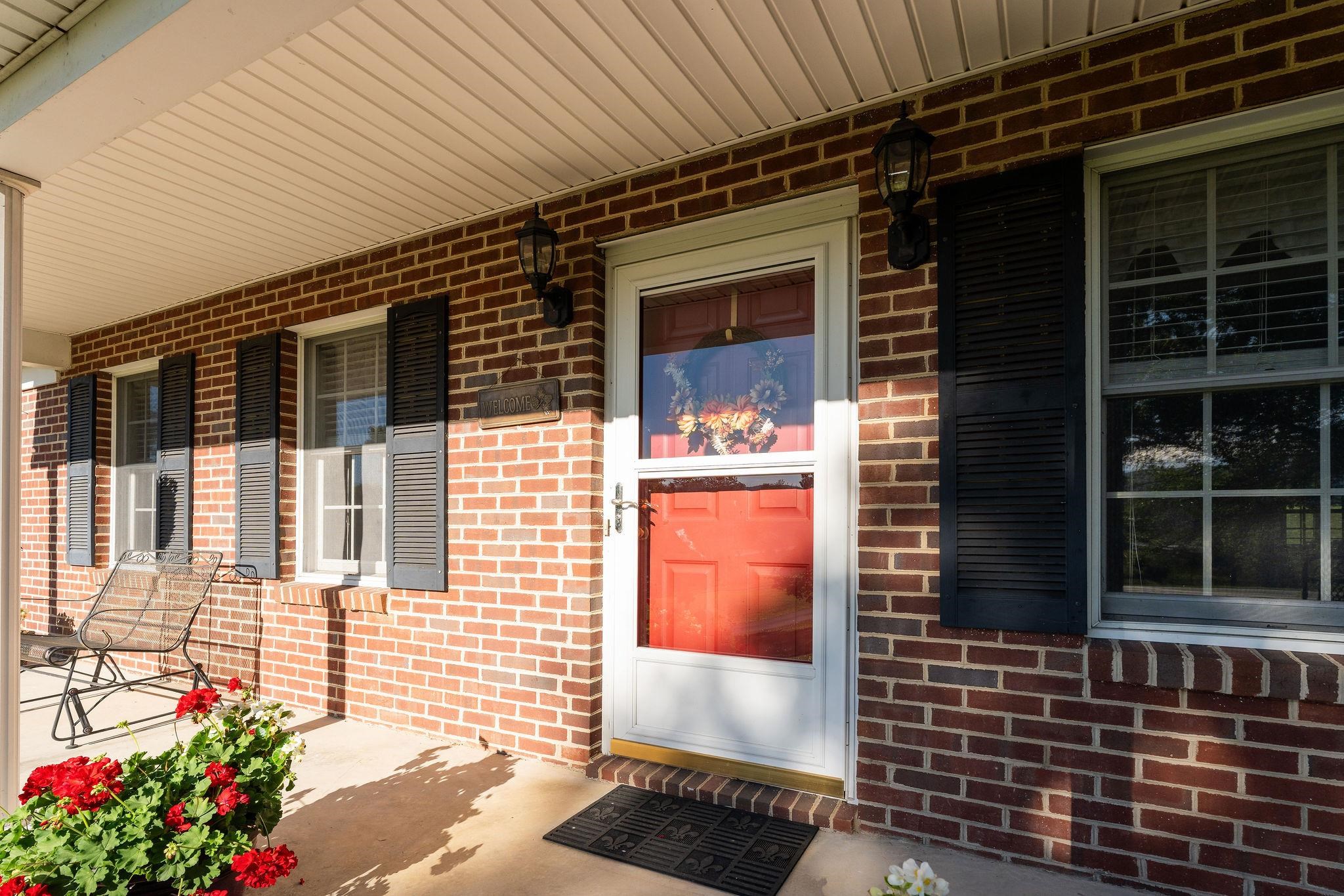 5403 LEE JACKSON HWY, GREENVILLE, Virginia 24440, 3 Bedrooms Bedrooms, ,2 BathroomsBathrooms,Residential,5403 LEE JACKSON HWY,682402 MLS # 682402 5403 LEE JACKSON HWY, GREENVILLE, Virginia 24440, 3 Bedrooms Bedrooms, ,2 BathroomsBathrooms,Residential,5403 LEE JACKSON HWY,682402 MLS # 682402