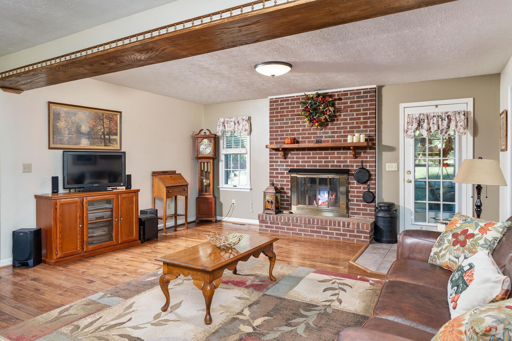 5403 LEE JACKSON HWY, GREENVILLE, Virginia 24440, 3 Bedrooms Bedrooms, ,2 BathroomsBathrooms,Residential,5403 LEE JACKSON HWY,682402 MLS # 682402 5403 LEE JACKSON HWY, GREENVILLE, Virginia 24440, 3 Bedrooms Bedrooms, ,2 BathroomsBathrooms,Residential,5403 LEE JACKSON HWY,682402 MLS # 682402