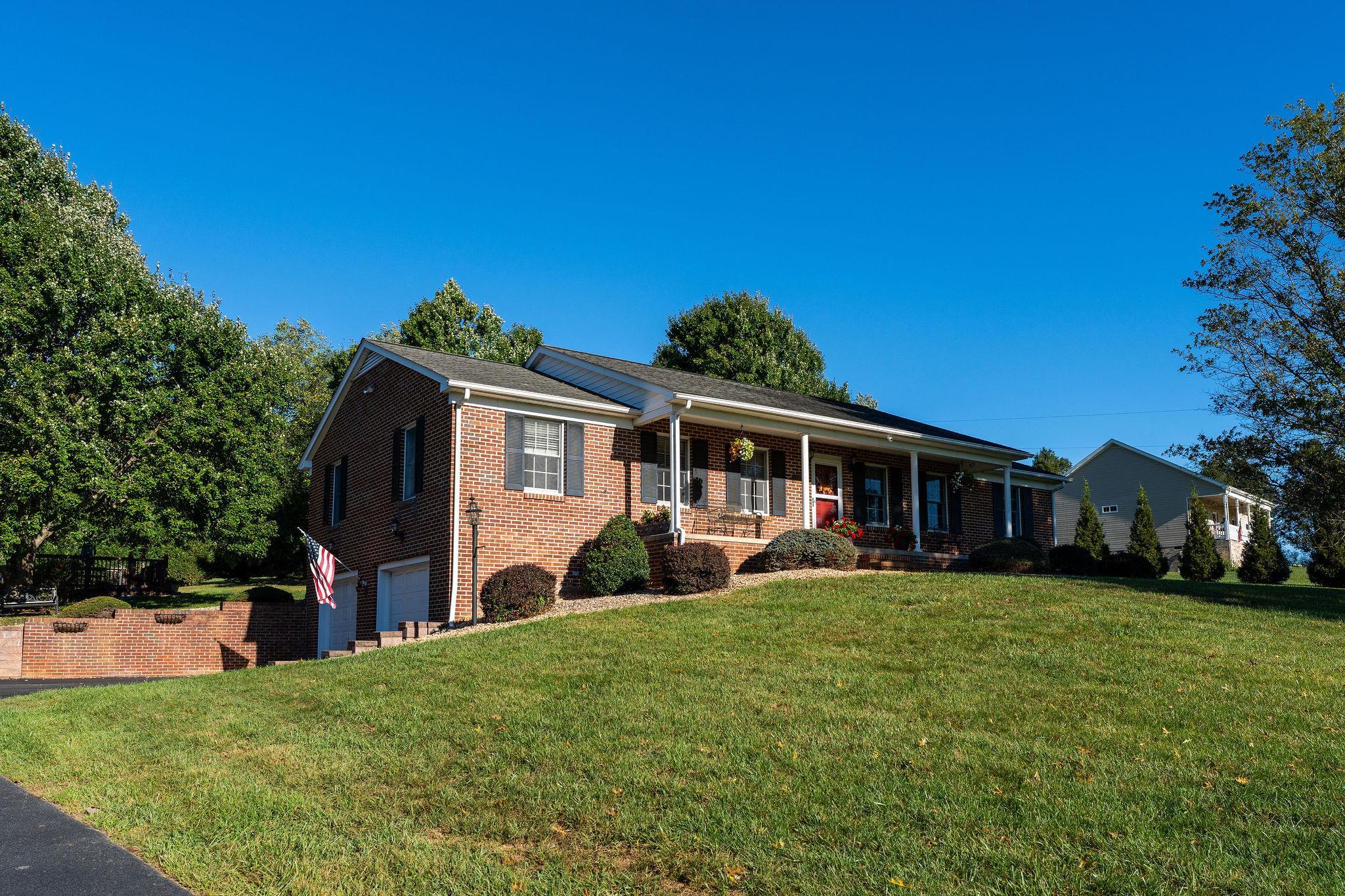 5403 LEE JACKSON HWY, GREENVILLE, Virginia 24440, 3 Bedrooms Bedrooms, ,2 BathroomsBathrooms,Residential,5403 LEE JACKSON HWY,682402 MLS # 682402 5403 LEE JACKSON HWY, GREENVILLE, Virginia 24440, 3 Bedrooms Bedrooms, ,2 BathroomsBathrooms,Residential,5403 LEE JACKSON HWY,682402 MLS # 682402