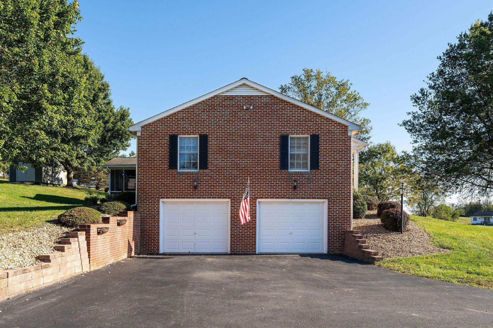 5403 LEE JACKSON HWY, GREENVILLE, Virginia 24440, 3 Bedrooms Bedrooms, ,2 BathroomsBathrooms,Residential,5403 LEE JACKSON HWY,682402 MLS # 682402 5403 LEE JACKSON HWY, GREENVILLE, Virginia 24440, 3 Bedrooms Bedrooms, ,2 BathroomsBathrooms,Residential,5403 LEE JACKSON HWY,682402 MLS # 682402