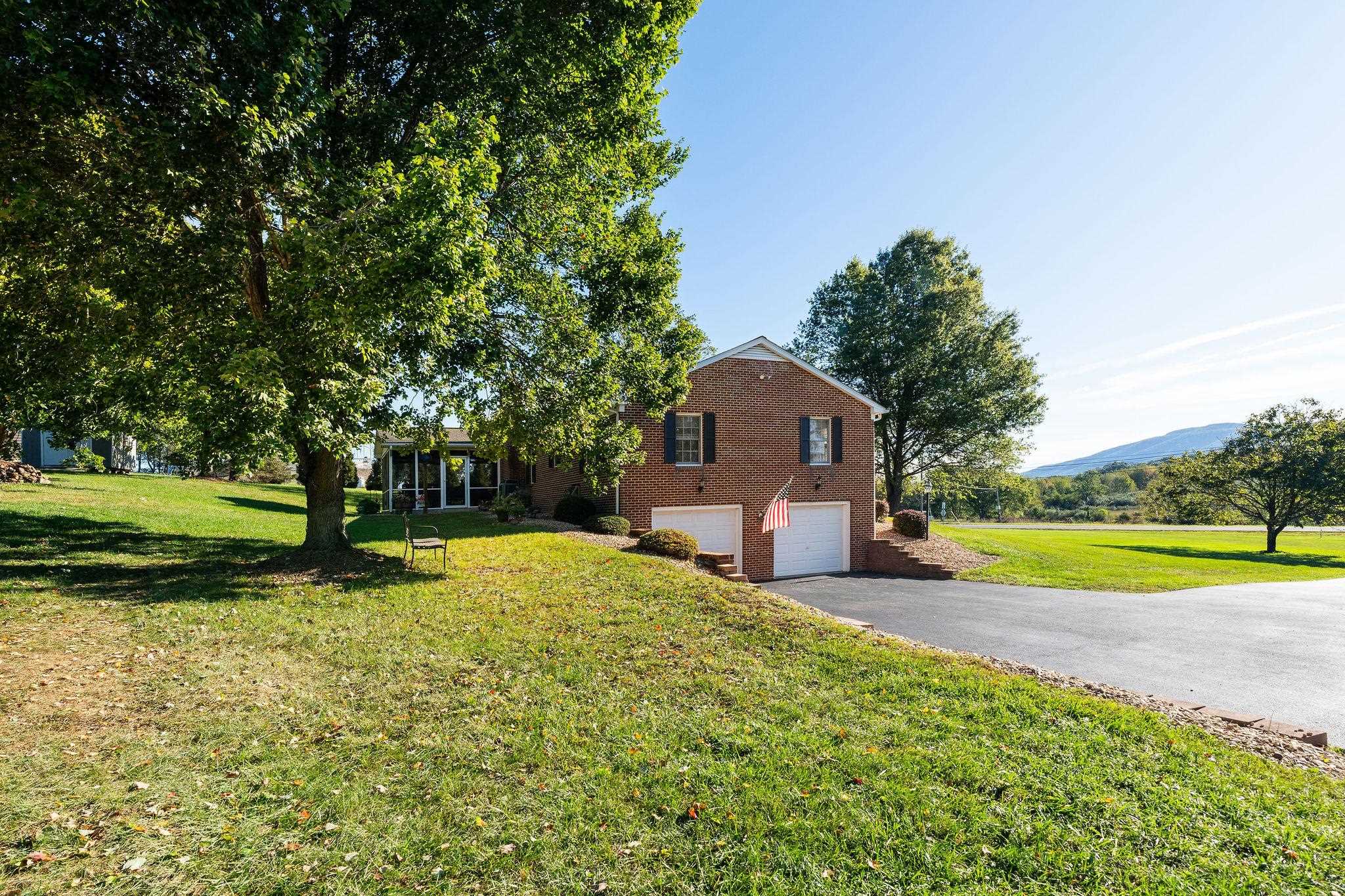 5403 LEE JACKSON HWY, GREENVILLE, Virginia 24440, 3 Bedrooms Bedrooms, ,2 BathroomsBathrooms,Residential,5403 LEE JACKSON HWY,682402 MLS # 682402 5403 LEE JACKSON HWY, GREENVILLE, Virginia 24440, 3 Bedrooms Bedrooms, ,2 BathroomsBathrooms,Residential,5403 LEE JACKSON HWY,682402 MLS # 682402