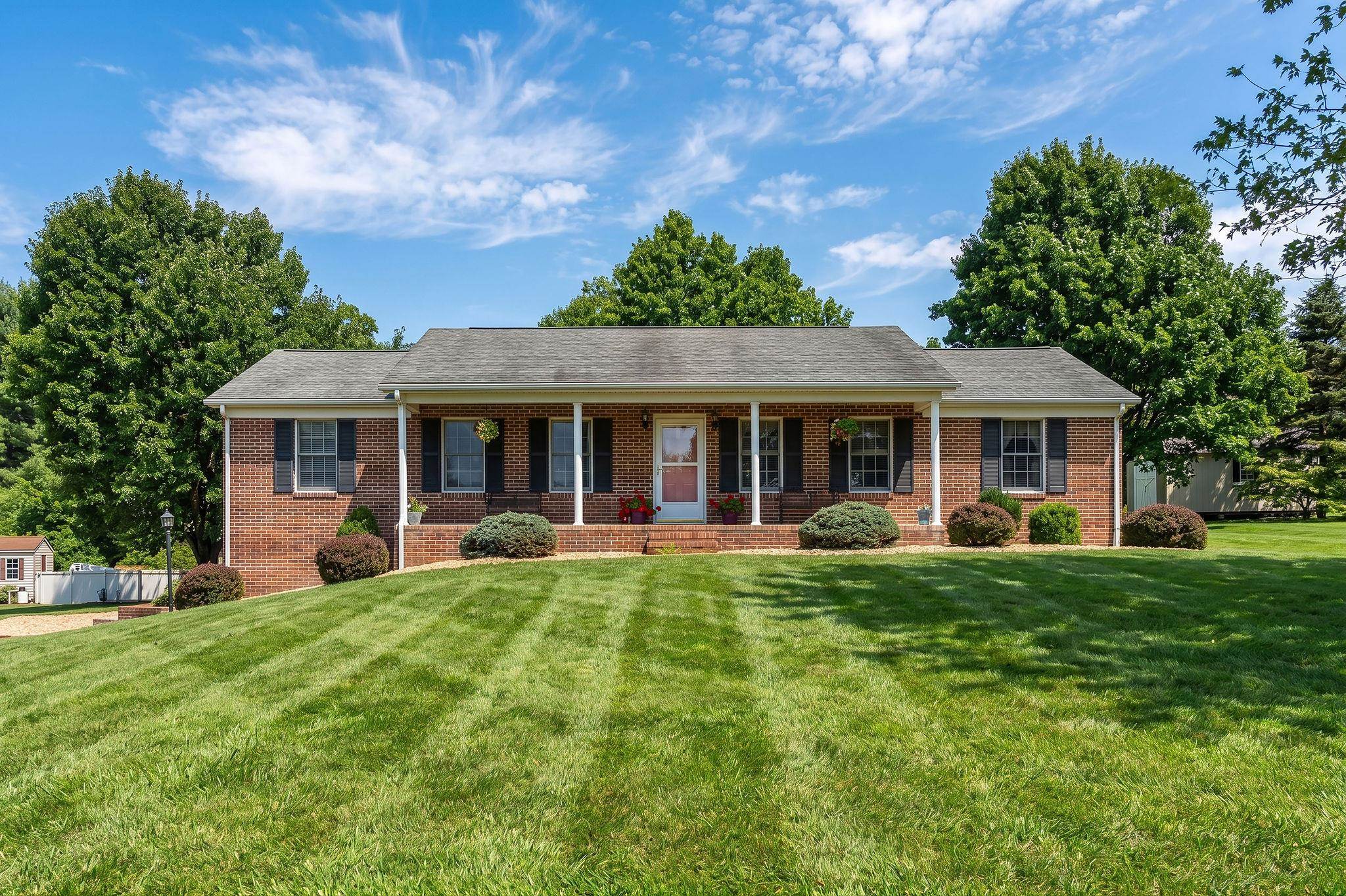 5403 LEE JACKSON HWY, GREENVILLE, Virginia 24440, 3 Bedrooms Bedrooms, ,2 BathroomsBathrooms,Residential,5403 LEE JACKSON HWY,682402 MLS # 682402 5403 LEE JACKSON HWY, GREENVILLE, Virginia 24440, 3 Bedrooms Bedrooms, ,2 BathroomsBathrooms,Residential,5403 LEE JACKSON HWY,682402 MLS # 682402