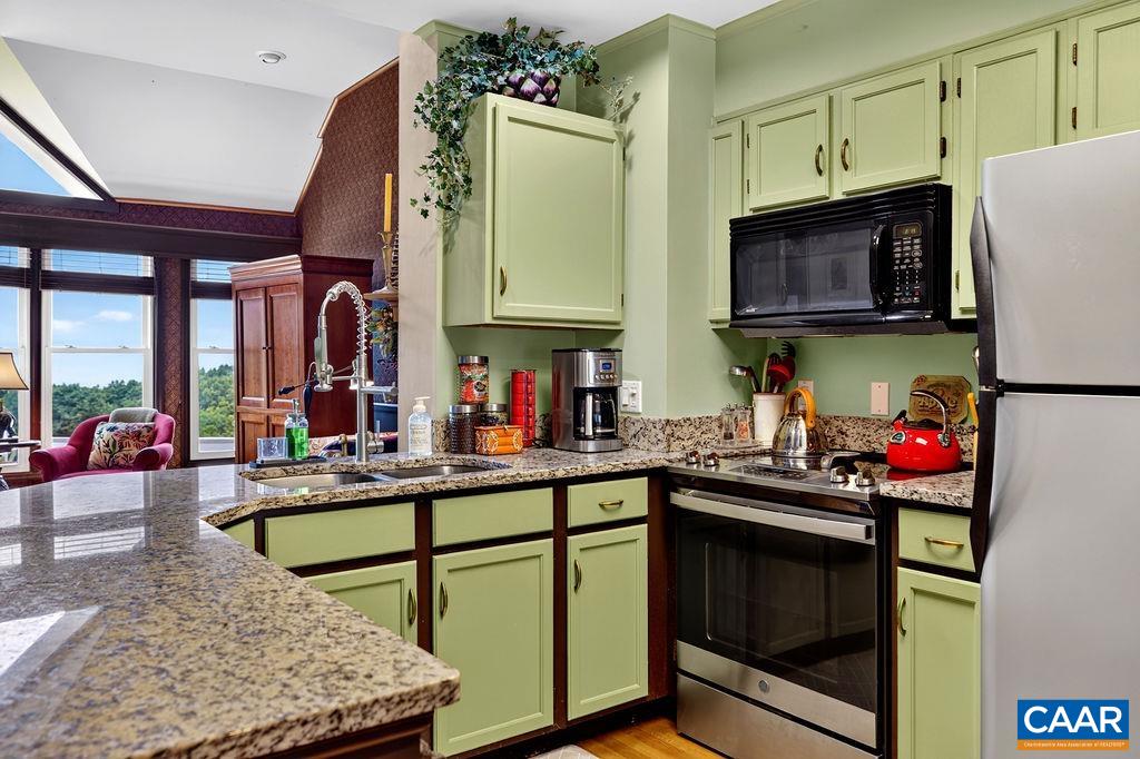 3 SHENANDOAH RIDGE CT, WINTERGREEN RESORT, Virginia 22967, 4 Bedrooms Bedrooms, ,4 BathroomsBathrooms,Residential,3 SHENANDOAH RIDGE CT,682403 MLS # 682403