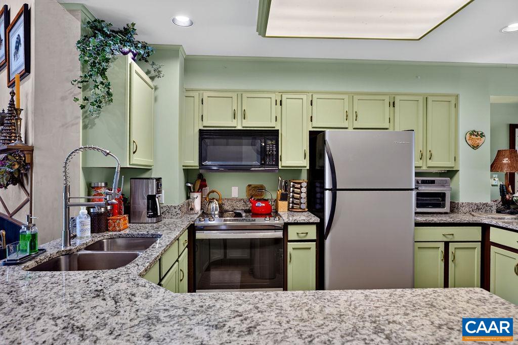 3 SHENANDOAH RIDGE CT, WINTERGREEN RESORT, Virginia 22967, 4 Bedrooms Bedrooms, ,4 BathroomsBathrooms,Residential,3 SHENANDOAH RIDGE CT,682403 MLS # 682403