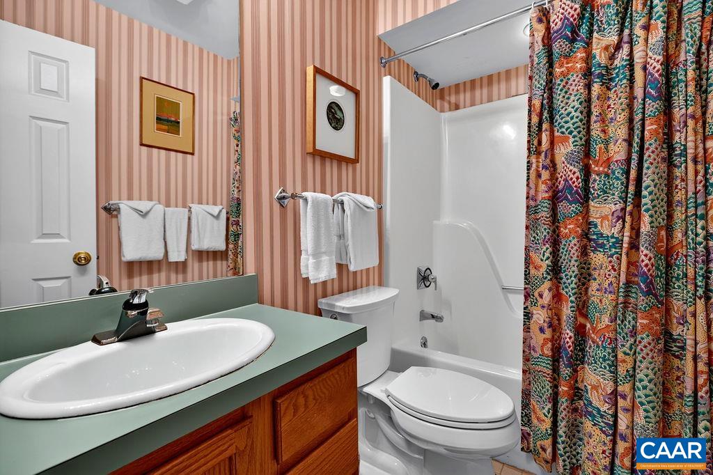 3 SHENANDOAH RIDGE CT, WINTERGREEN RESORT, Virginia 22967, 4 Bedrooms Bedrooms, ,4 BathroomsBathrooms,Residential,3 SHENANDOAH RIDGE CT,682403 MLS # 682403