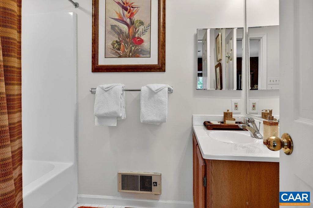3 SHENANDOAH RIDGE CT, WINTERGREEN RESORT, Virginia 22967, 4 Bedrooms Bedrooms, ,4 BathroomsBathrooms,Residential,3 SHENANDOAH RIDGE CT,682403 MLS # 682403