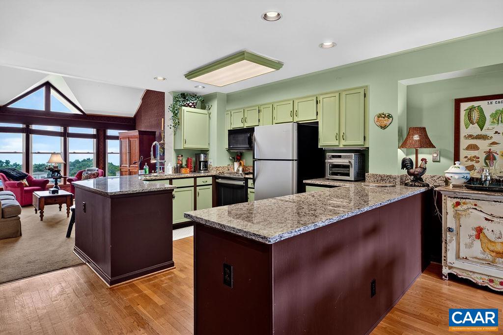 3 SHENANDOAH RIDGE CT, WINTERGREEN RESORT, Virginia 22967, 4 Bedrooms Bedrooms, ,4 BathroomsBathrooms,Residential,3 SHENANDOAH RIDGE CT,682403 MLS # 682403