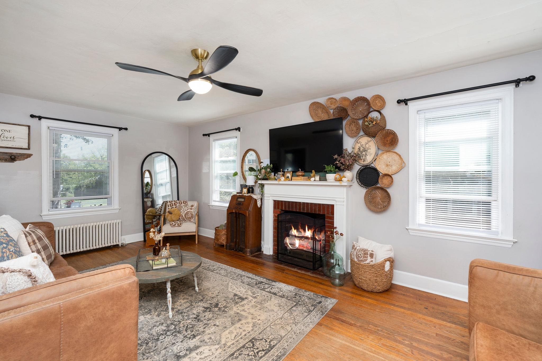 2052 CHASE AVE, WAYNESBORO, Virginia 22980, 2 Bedrooms Bedrooms, ,1 BathroomBathrooms,Residential,2052 CHASE AVE,682041 MLS # 682041 2052 CHASE AVE, WAYNESBORO, Virginia 22980, 2 Bedrooms Bedrooms, ,1 BathroomBathrooms,Residential,2052 CHASE AVE,682041 MLS # 682041