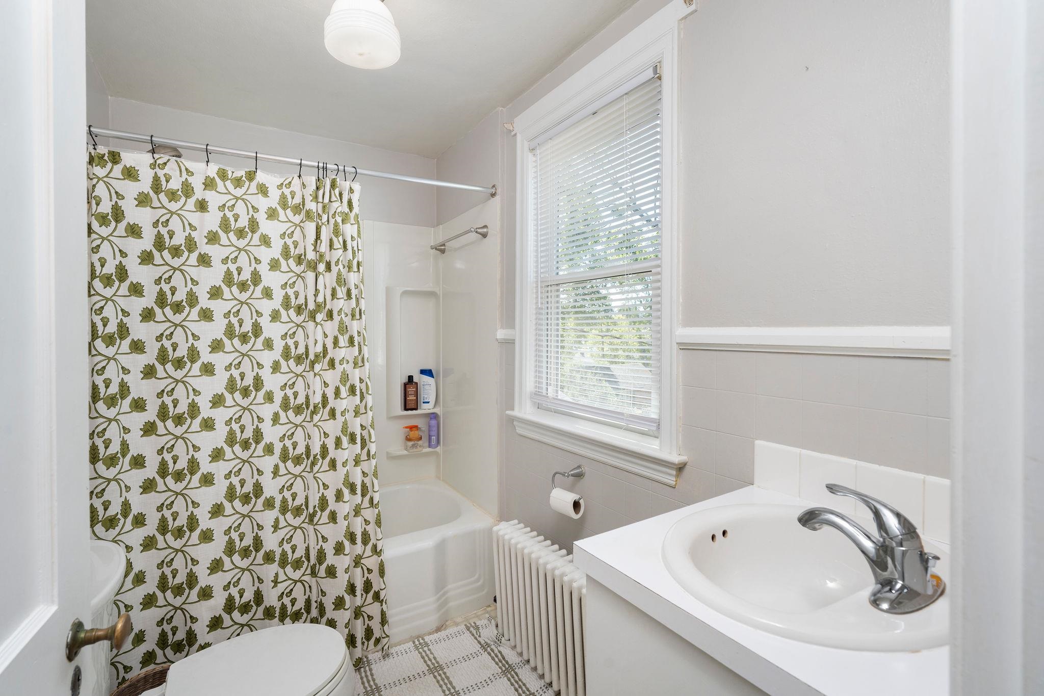 2052 CHASE AVE, WAYNESBORO, Virginia 22980, 2 Bedrooms Bedrooms, ,1 BathroomBathrooms,Residential,2052 CHASE AVE,682041 MLS # 682041 2052 CHASE AVE, WAYNESBORO, Virginia 22980, 2 Bedrooms Bedrooms, ,1 BathroomBathrooms,Residential,2052 CHASE AVE,682041 MLS # 682041