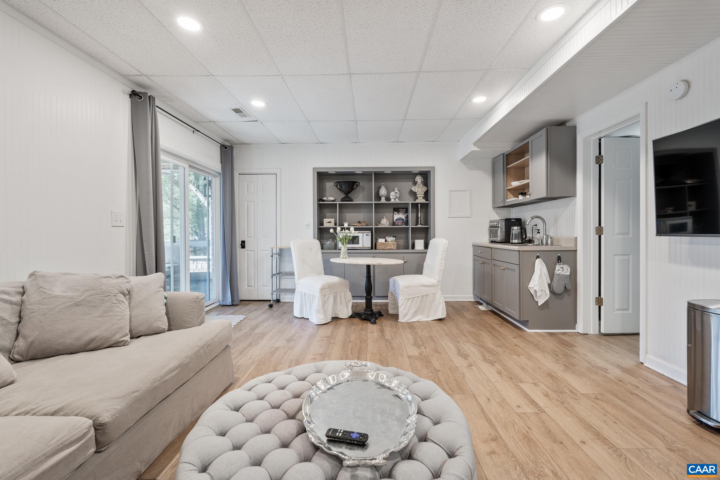 Fabulous apartment on lower level! Fabulous apartment on lower level!
