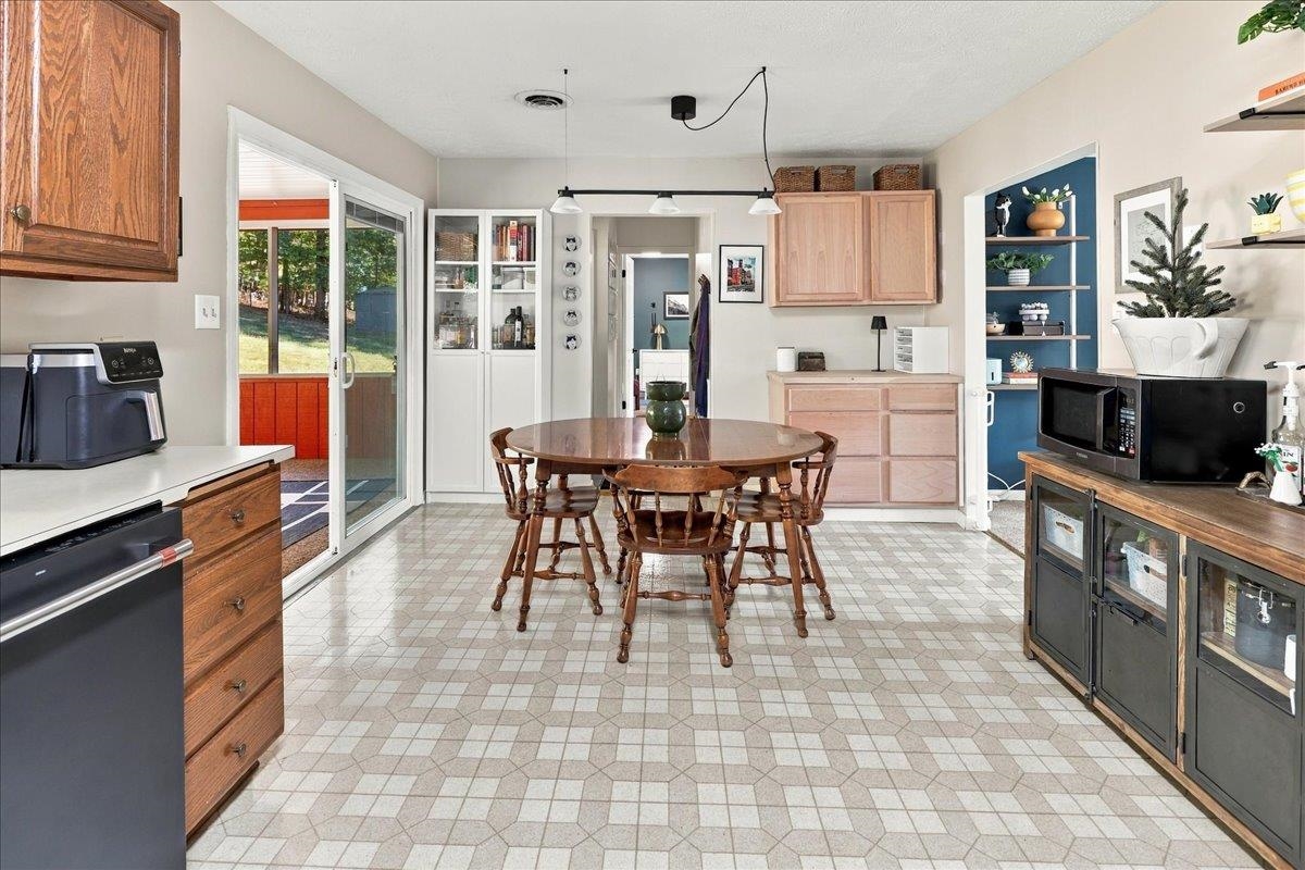 722 CALF MOUNTAIN RD, WAYNESBORO, Virginia 22980, 3 Bedrooms Bedrooms, ,4 BathroomsBathrooms,Residential,722 CALF MOUNTAIN RD,682235 MLS # 682235 722 CALF MOUNTAIN RD, WAYNESBORO, Virginia 22980, 3 Bedrooms Bedrooms, ,4 BathroomsBathrooms,Residential,722 CALF MOUNTAIN RD,682235 MLS # 682235
