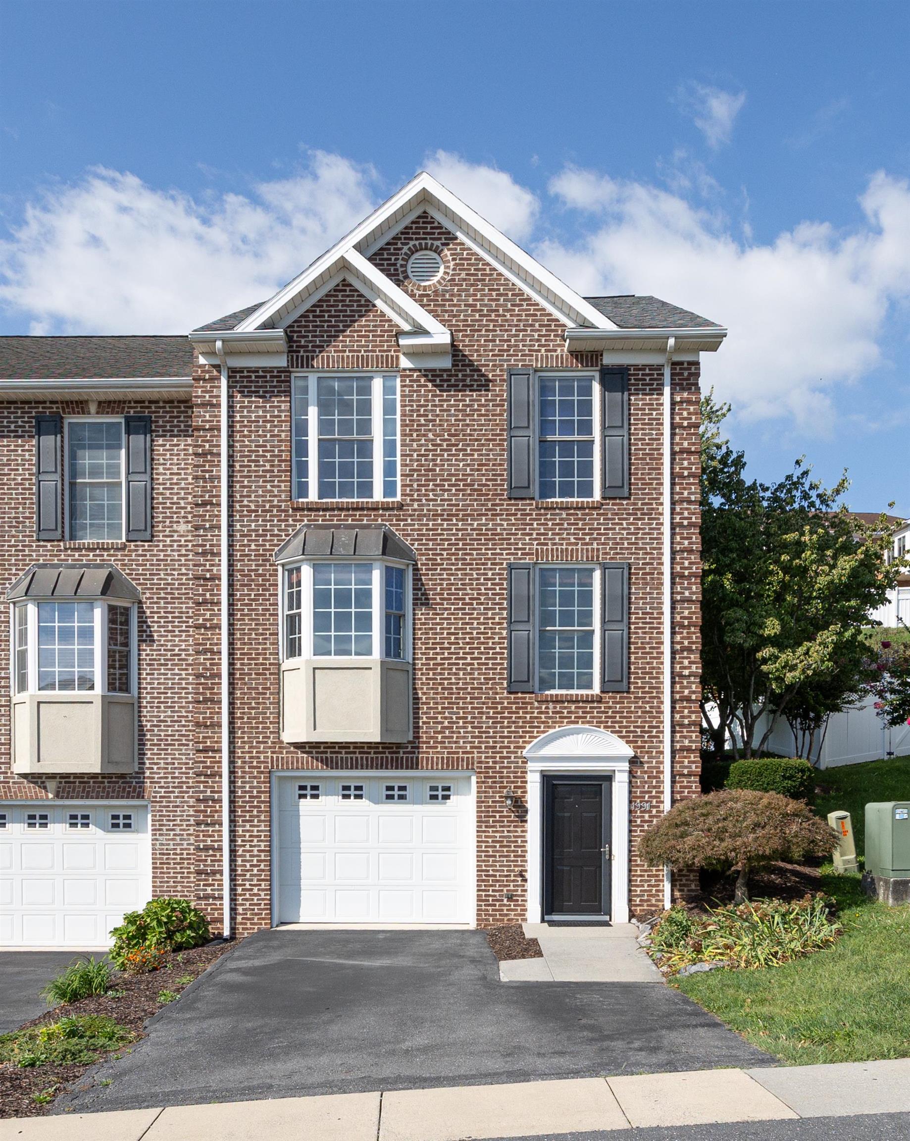 1991 BUTTONWOOD CT, HARRISONBURG, Virginia 22802, 3 Bedrooms Bedrooms, ,3 BathroomsBathrooms,Residential,1991 BUTTONWOOD CT,682448 MLS # 682448 1991 BUTTONWOOD CT, HARRISONBURG, Virginia 22802, 3 Bedrooms Bedrooms, ,3 BathroomsBathrooms,Residential,1991 BUTTONWOOD CT,682448 MLS # 682448