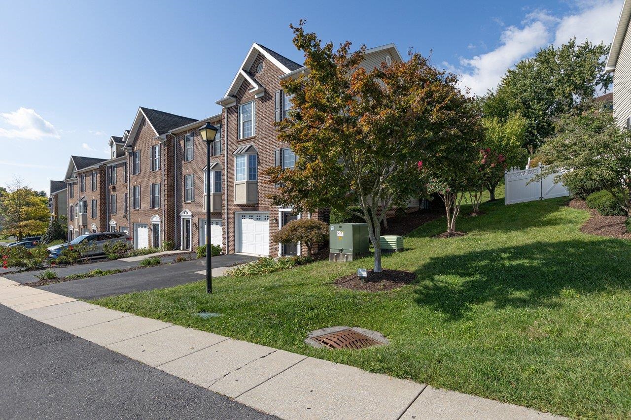 1991 BUTTONWOOD CT, HARRISONBURG, Virginia 22802, 3 Bedrooms Bedrooms, ,3 BathroomsBathrooms,Residential,1991 BUTTONWOOD CT,682448 MLS # 682448 1991 BUTTONWOOD CT, HARRISONBURG, Virginia 22802, 3 Bedrooms Bedrooms, ,3 BathroomsBathrooms,Residential,1991 BUTTONWOOD CT,682448 MLS # 682448