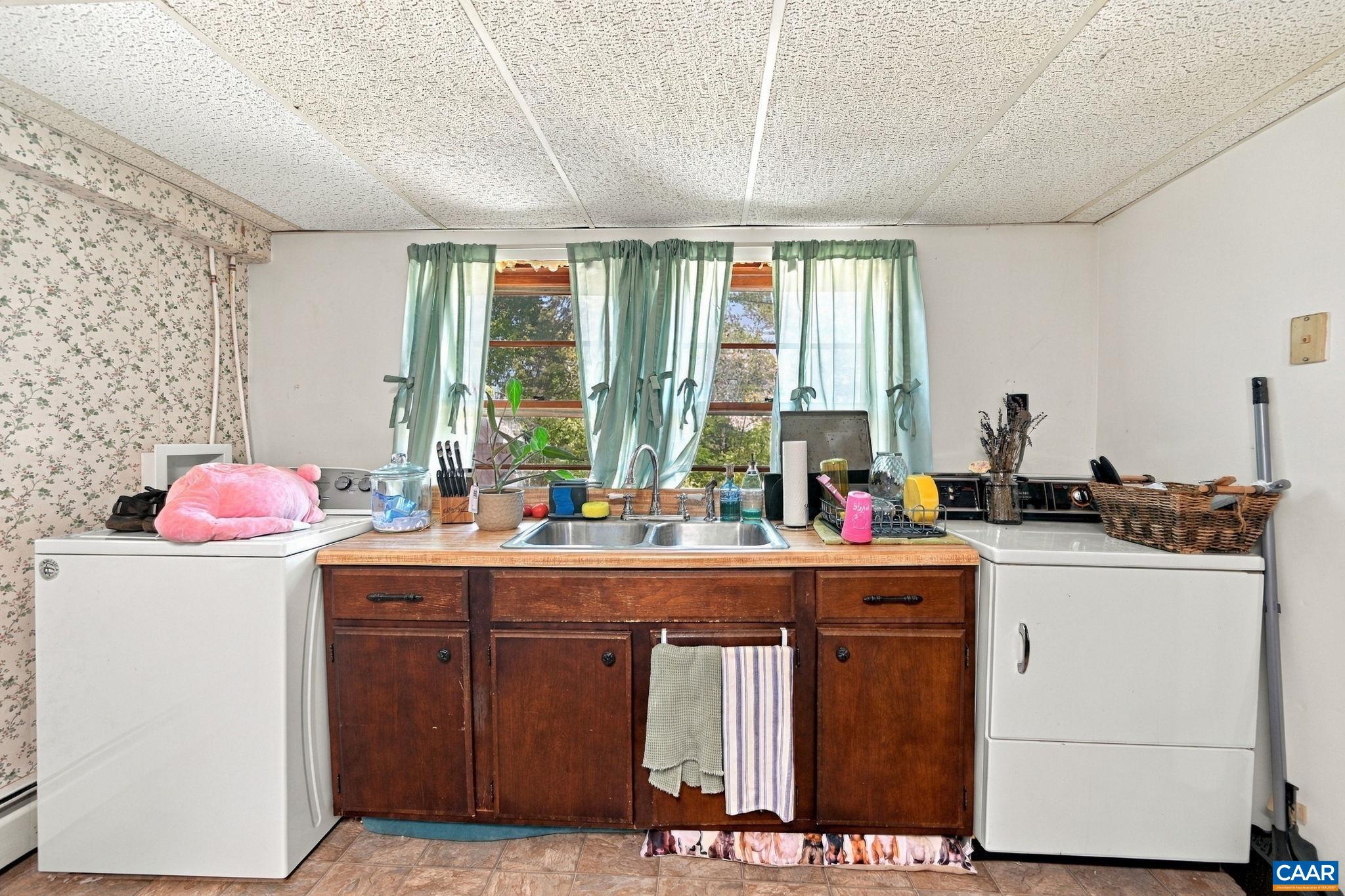 6285 MARKWOOD RD, EARLYSVILLE, Virginia 22936, 4 Bedrooms Bedrooms, ,2 BathroomsBathrooms,Residential,Earlysville Haven,6285 MARKWOOD RD,682449 MLS # 682449 6285 MARKWOOD RD, EARLYSVILLE, Virginia 22936, 4 Bedrooms Bedrooms, ,2 BathroomsBathrooms,Residential,Earlysville Haven,6285 MARKWOOD RD,682449 MLS # 682449