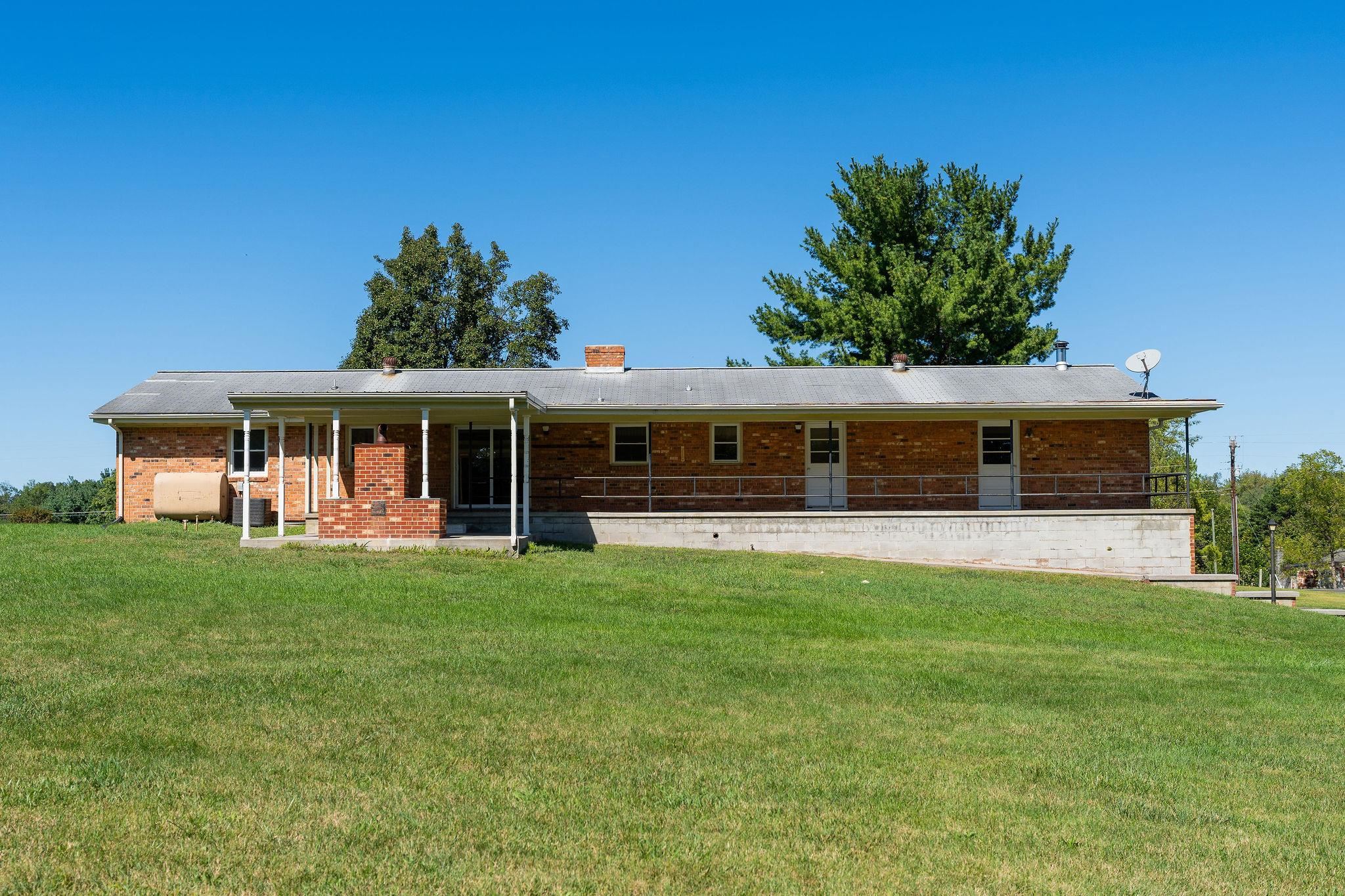 71 HERMITAGE RD, STAUNTON, Virginia 24401, 3 Bedrooms Bedrooms, ,1 BathroomBathrooms,Residential,71 HERMITAGE RD,682451 MLS # 682451 71 HERMITAGE RD, STAUNTON, Virginia 24401, 3 Bedrooms Bedrooms, ,1 BathroomBathrooms,Residential,71 HERMITAGE RD,682451 MLS # 682451