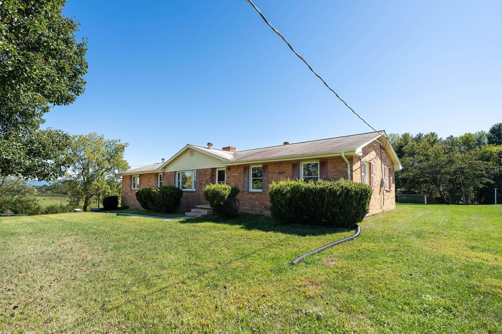 71 HERMITAGE RD, STAUNTON, Virginia 24401, 3 Bedrooms Bedrooms, ,1 BathroomBathrooms,Residential,71 HERMITAGE RD,682451 MLS # 682451 71 HERMITAGE RD, STAUNTON, Virginia 24401, 3 Bedrooms Bedrooms, ,1 BathroomBathrooms,Residential,71 HERMITAGE RD,682451 MLS # 682451