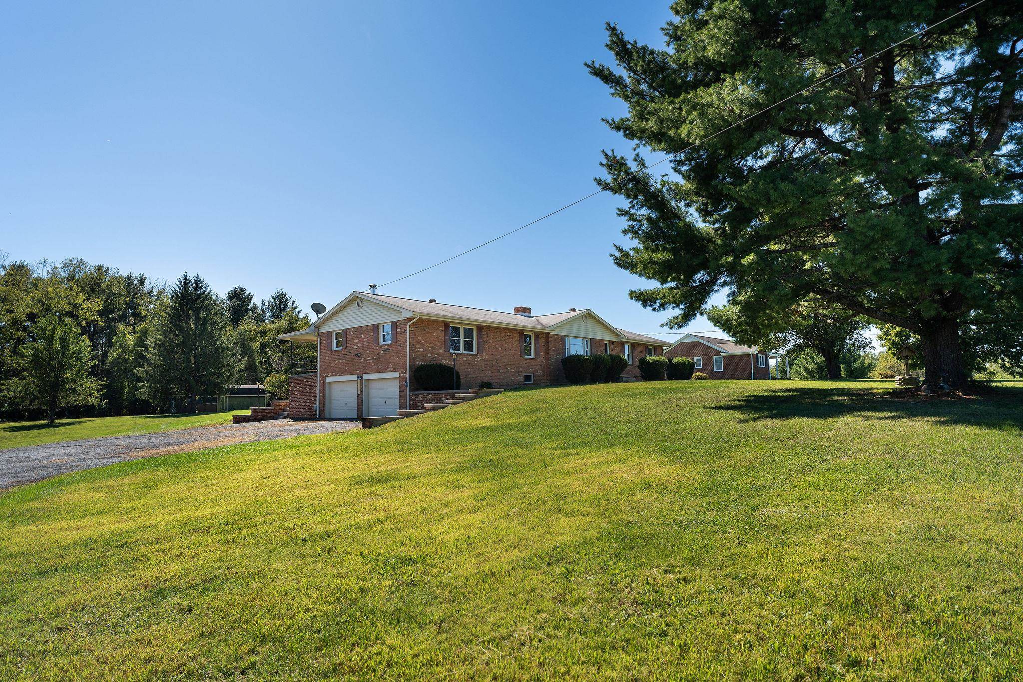 71 HERMITAGE RD, STAUNTON, Virginia 24401, 3 Bedrooms Bedrooms, ,1 BathroomBathrooms,Residential,71 HERMITAGE RD,682451 MLS # 682451 71 HERMITAGE RD, STAUNTON, Virginia 24401, 3 Bedrooms Bedrooms, ,1 BathroomBathrooms,Residential,71 HERMITAGE RD,682451 MLS # 682451