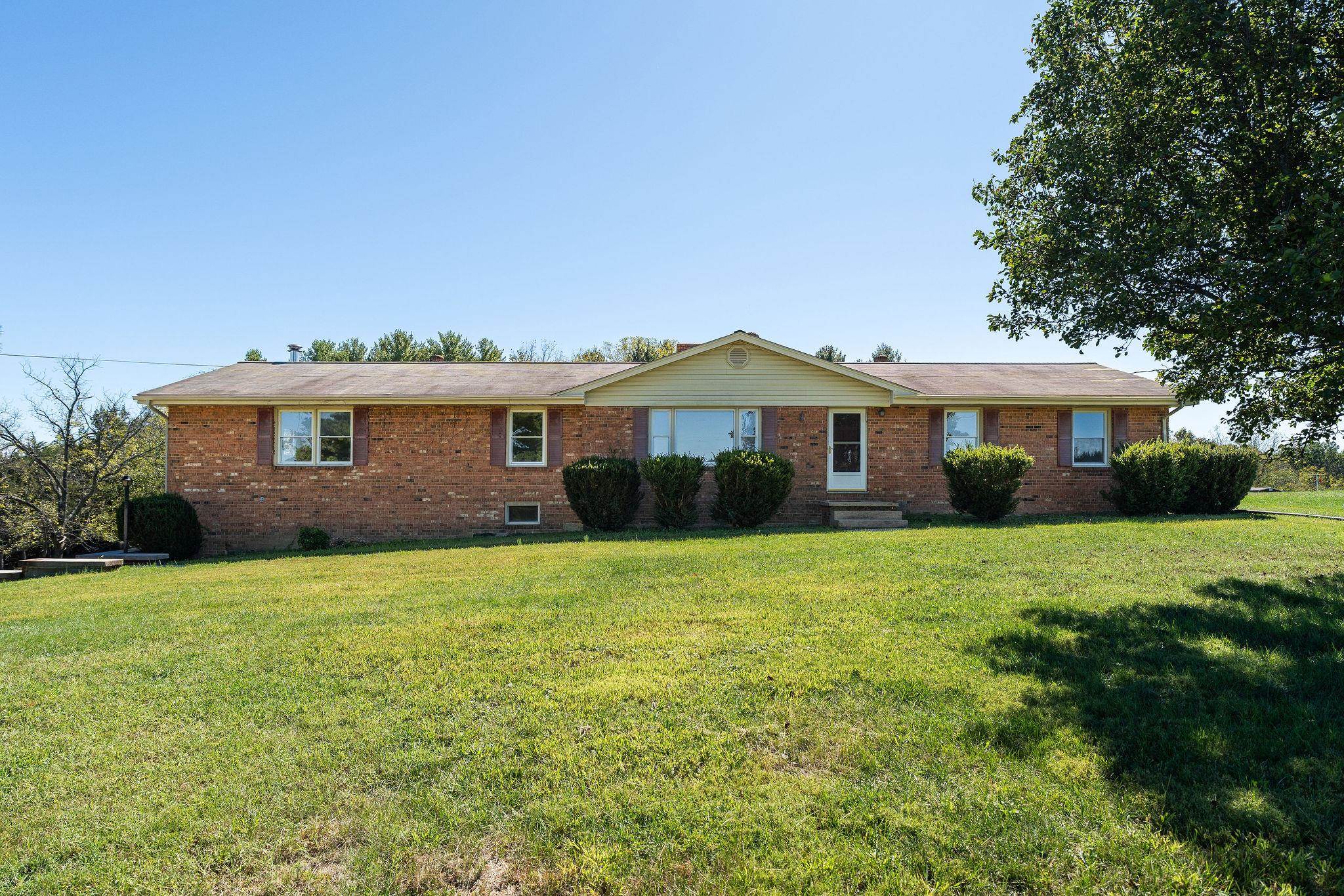71 HERMITAGE RD, STAUNTON, Virginia 24401, 3 Bedrooms Bedrooms, ,1 BathroomBathrooms,Residential,71 HERMITAGE RD,682451 MLS # 682451 71 HERMITAGE RD, STAUNTON, Virginia 24401, 3 Bedrooms Bedrooms, ,1 BathroomBathrooms,Residential,71 HERMITAGE RD,682451 MLS # 682451