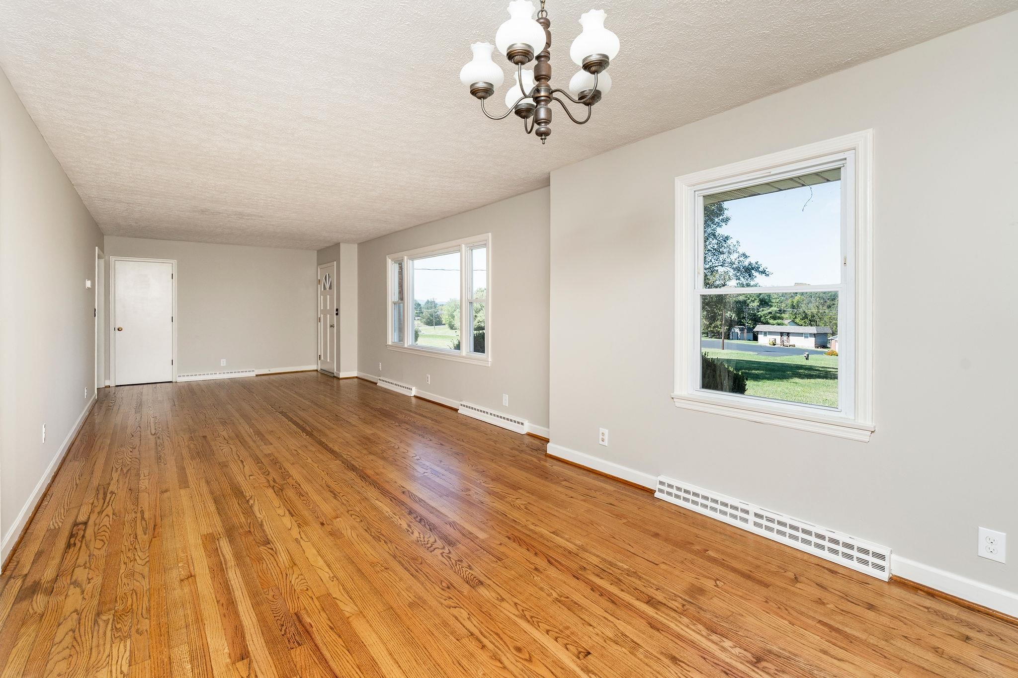 71 HERMITAGE RD, STAUNTON, Virginia 24401, 3 Bedrooms Bedrooms, ,1 BathroomBathrooms,Residential,71 HERMITAGE RD,682451 MLS # 682451 71 HERMITAGE RD, STAUNTON, Virginia 24401, 3 Bedrooms Bedrooms, ,1 BathroomBathrooms,Residential,71 HERMITAGE RD,682451 MLS # 682451