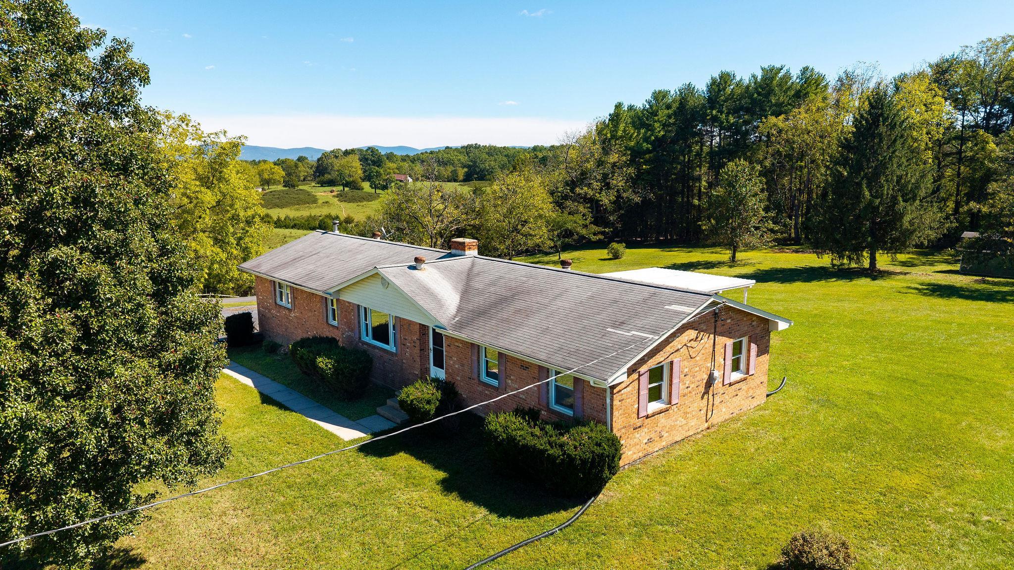 71 HERMITAGE RD, STAUNTON, Virginia 24401, 3 Bedrooms Bedrooms, ,1 BathroomBathrooms,Residential,71 HERMITAGE RD,682451 MLS # 682451 71 HERMITAGE RD, STAUNTON, Virginia 24401, 3 Bedrooms Bedrooms, ,1 BathroomBathrooms,Residential,71 HERMITAGE RD,682451 MLS # 682451