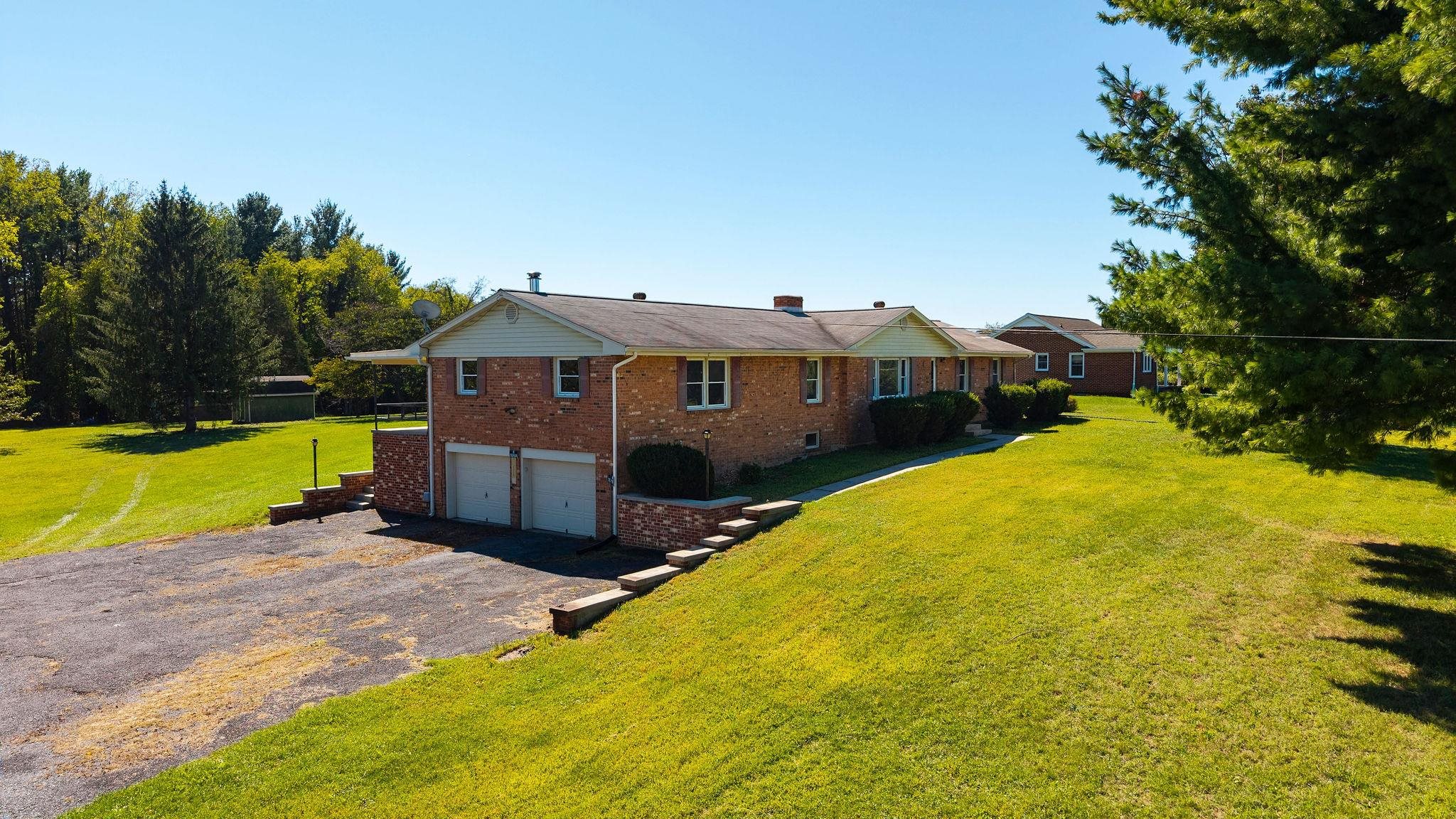 71 HERMITAGE RD, STAUNTON, Virginia 24401, 3 Bedrooms Bedrooms, ,1 BathroomBathrooms,Residential,71 HERMITAGE RD,682451 MLS # 682451 71 HERMITAGE RD, STAUNTON, Virginia 24401, 3 Bedrooms Bedrooms, ,1 BathroomBathrooms,Residential,71 HERMITAGE RD,682451 MLS # 682451