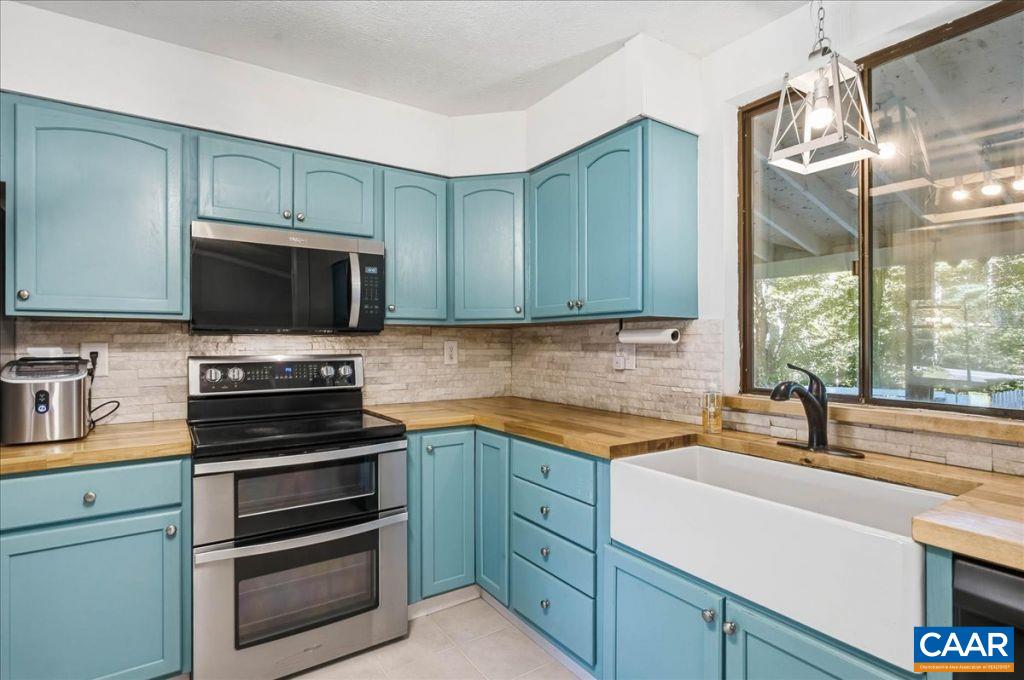 2937 BROOKMERE RD, CHARLOTTESVILLE, Virginia 22901, 6 Bedrooms Bedrooms, ,3 BathroomsBathrooms,Residential,2937 BROOKMERE RD,682454 MLS # 682454 2937 BROOKMERE RD, CHARLOTTESVILLE, Virginia 22901, 6 Bedrooms Bedrooms, ,3 BathroomsBathrooms,Residential,2937 BROOKMERE RD,682454 MLS # 682454