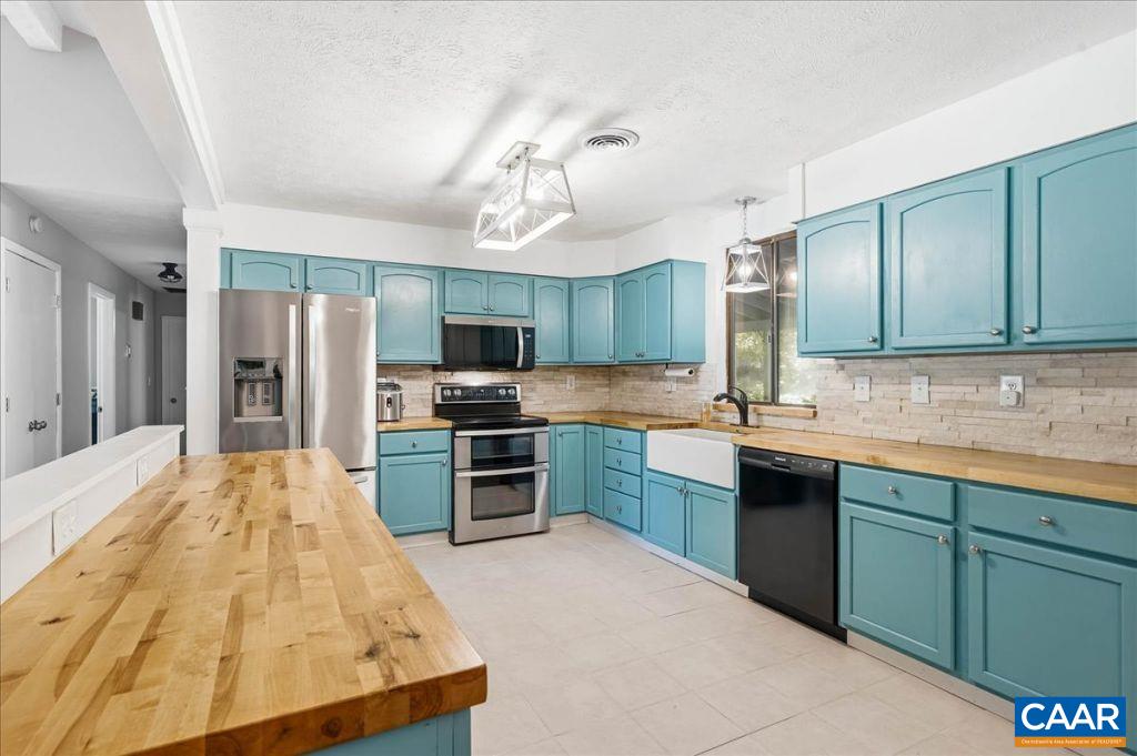 2937 BROOKMERE RD, CHARLOTTESVILLE, Virginia 22901, 6 Bedrooms Bedrooms, ,3 BathroomsBathrooms,Residential,2937 BROOKMERE RD,682454 MLS # 682454 2937 BROOKMERE RD, CHARLOTTESVILLE, Virginia 22901, 6 Bedrooms Bedrooms, ,3 BathroomsBathrooms,Residential,2937 BROOKMERE RD,682454 MLS # 682454