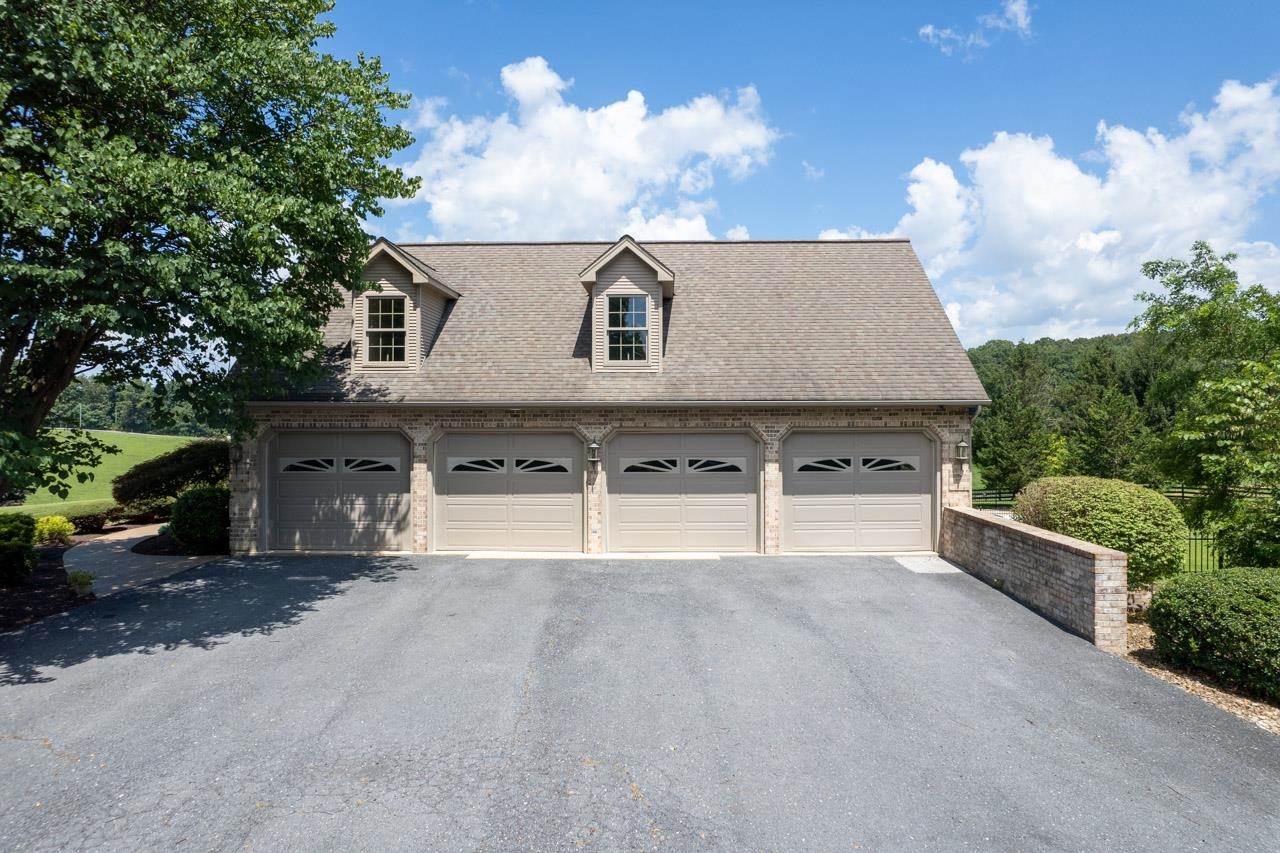 5090 SPRINGHOUSE CIR, ROCKINGHAM, Virginia 22802, 6 Bedrooms Bedrooms, ,5 BathroomsBathrooms,Residential,5090 SPRINGHOUSE CIR,682457 MLS # 682457 5090 SPRINGHOUSE CIR, ROCKINGHAM, Virginia 22802, 6 Bedrooms Bedrooms, ,5 BathroomsBathrooms,Residential,5090 SPRINGHOUSE CIR,682457 MLS # 682457