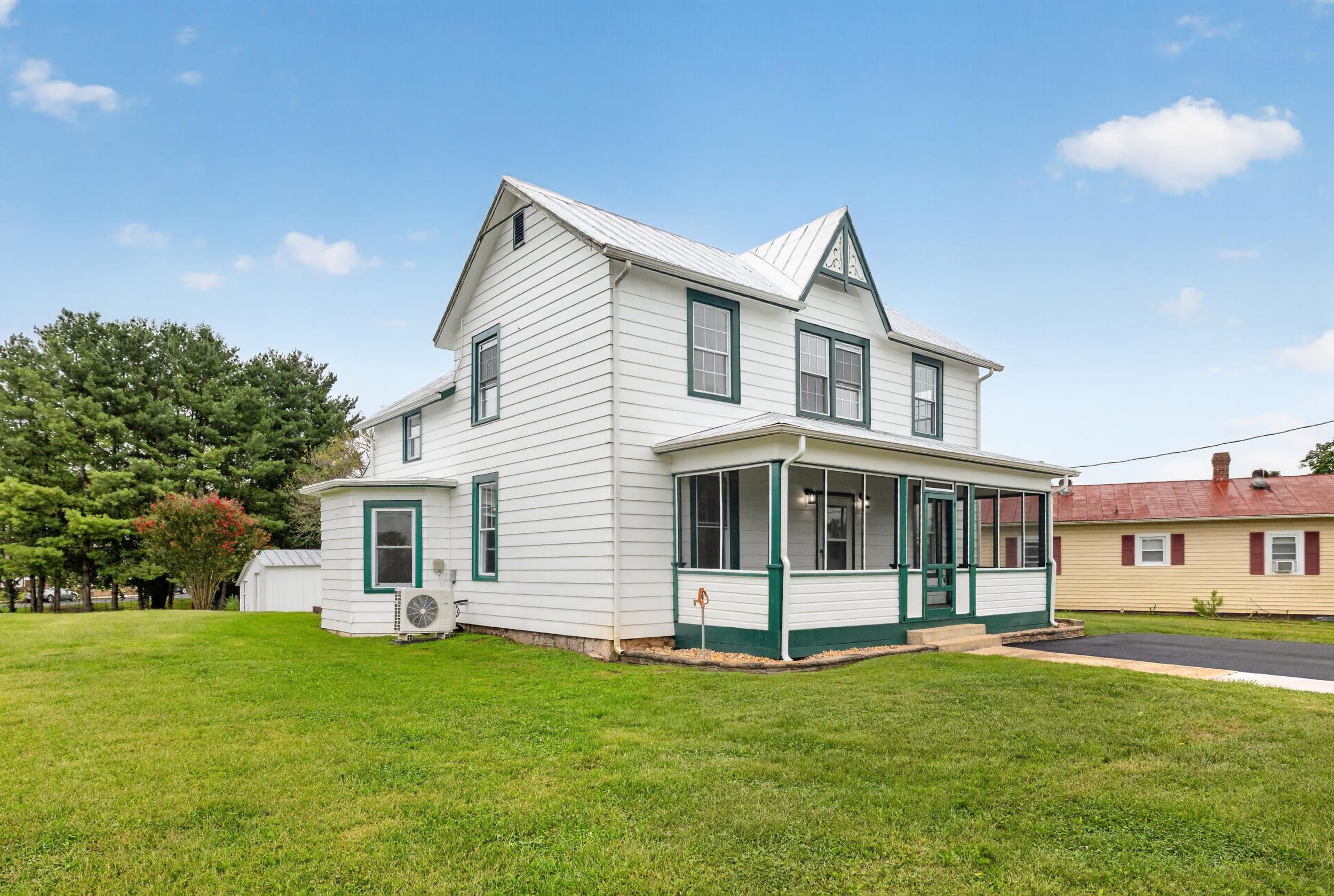 206 2ND ST, SHENANDOAH, Virginia 22849, 3 Bedrooms Bedrooms, ,2 BathroomsBathrooms,Residential,206 2ND ST,682472 MLS # 682472 206 2ND ST, SHENANDOAH, Virginia 22849, 3 Bedrooms Bedrooms, ,2 BathroomsBathrooms,Residential,206 2ND ST,682472 MLS # 682472
