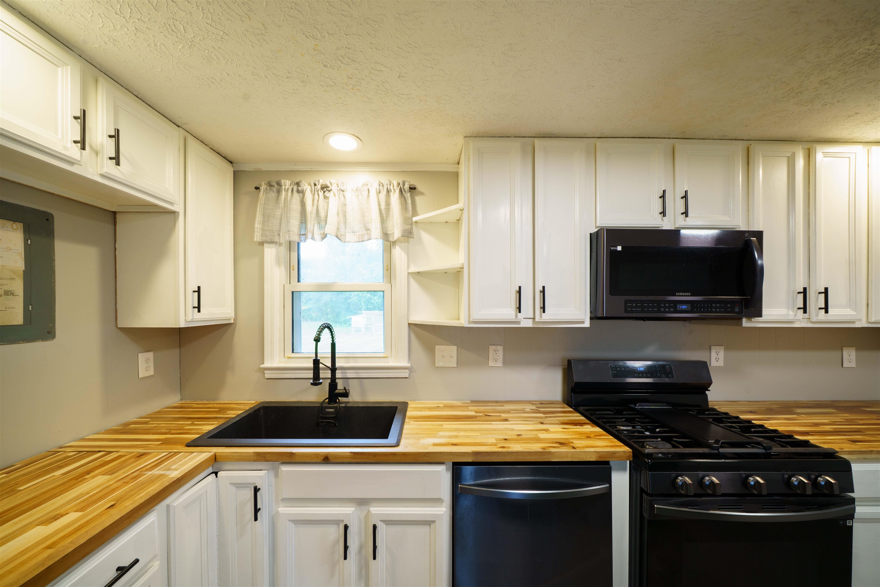 15176 NEW MARKET RD, TIMBERVILLE, Virginia 22853, 4 Bedrooms Bedrooms, ,2 BathroomsBathrooms,Residential,15176 NEW MARKET RD,682481 MLS # 682481