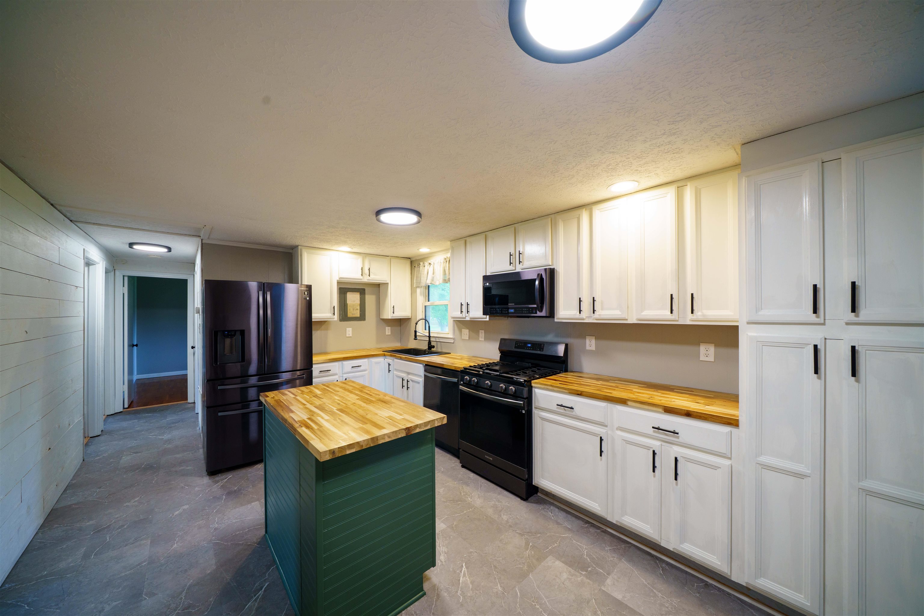 15176 NEW MARKET RD, TIMBERVILLE, Virginia 22853, 4 Bedrooms Bedrooms, ,2 BathroomsBathrooms,Residential,15176 NEW MARKET RD,682481 MLS # 682481