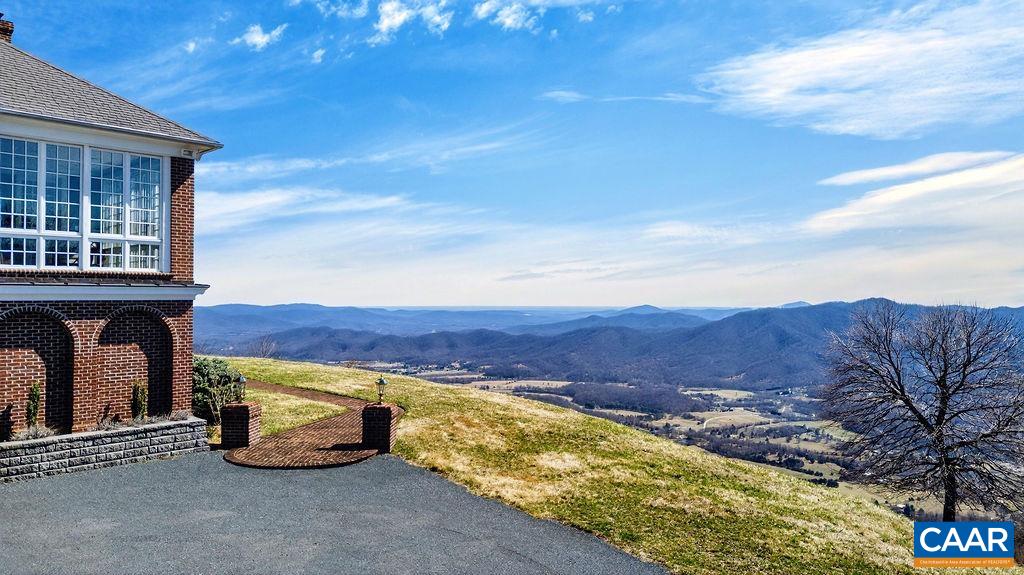 2611 BRYANT MOUNTAIN RD, ROSELAND, Virginia 22967, 3 Bedrooms Bedrooms, ,2 BathroomsBathrooms,Residential,2611 BRYANT MOUNTAIN RD,674507 MLS # 674507