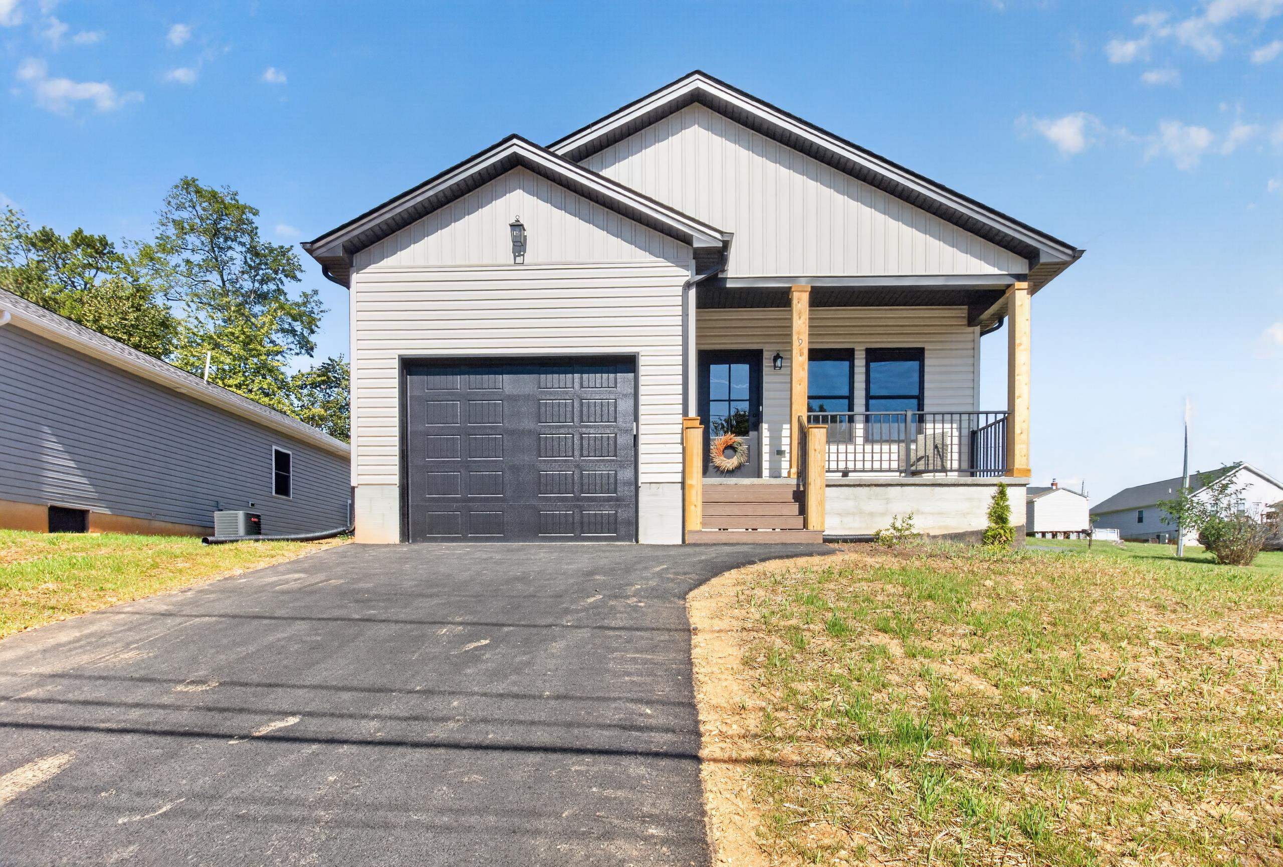 91 BEVERLEY ST, VERONA, Virginia 24482, 3 Bedrooms Bedrooms, ,2 BathroomsBathrooms,Residential,91 BEVERLEY ST,675980 MLS # 675980