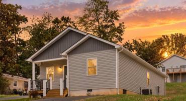 93 BEVERLEY ST, VERONA, Virginia 24482, 3 Bedrooms Bedrooms, ,2 BathroomsBathrooms,Residential,93 BEVERLEY ST,676054 MLS # 676054