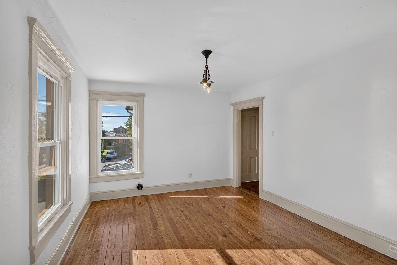 148 W WOLFE ST, HARRISONBURG, Virginia 22802, ,Residential,148 W WOLFE ST,682473 MLS # 682473 148 W WOLFE ST, HARRISONBURG, Virginia 22802, ,Residential,148 W WOLFE ST,682473 MLS # 682473