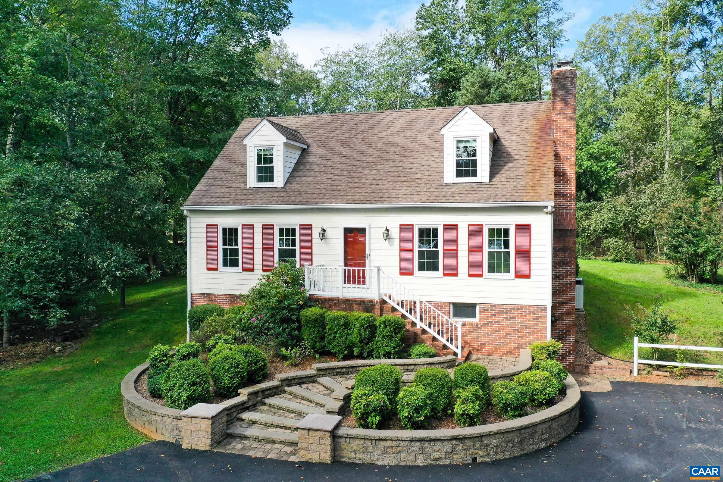 Cottage charm on 2 acres in Ivy! Cottage charm on 2 acres in Ivy!