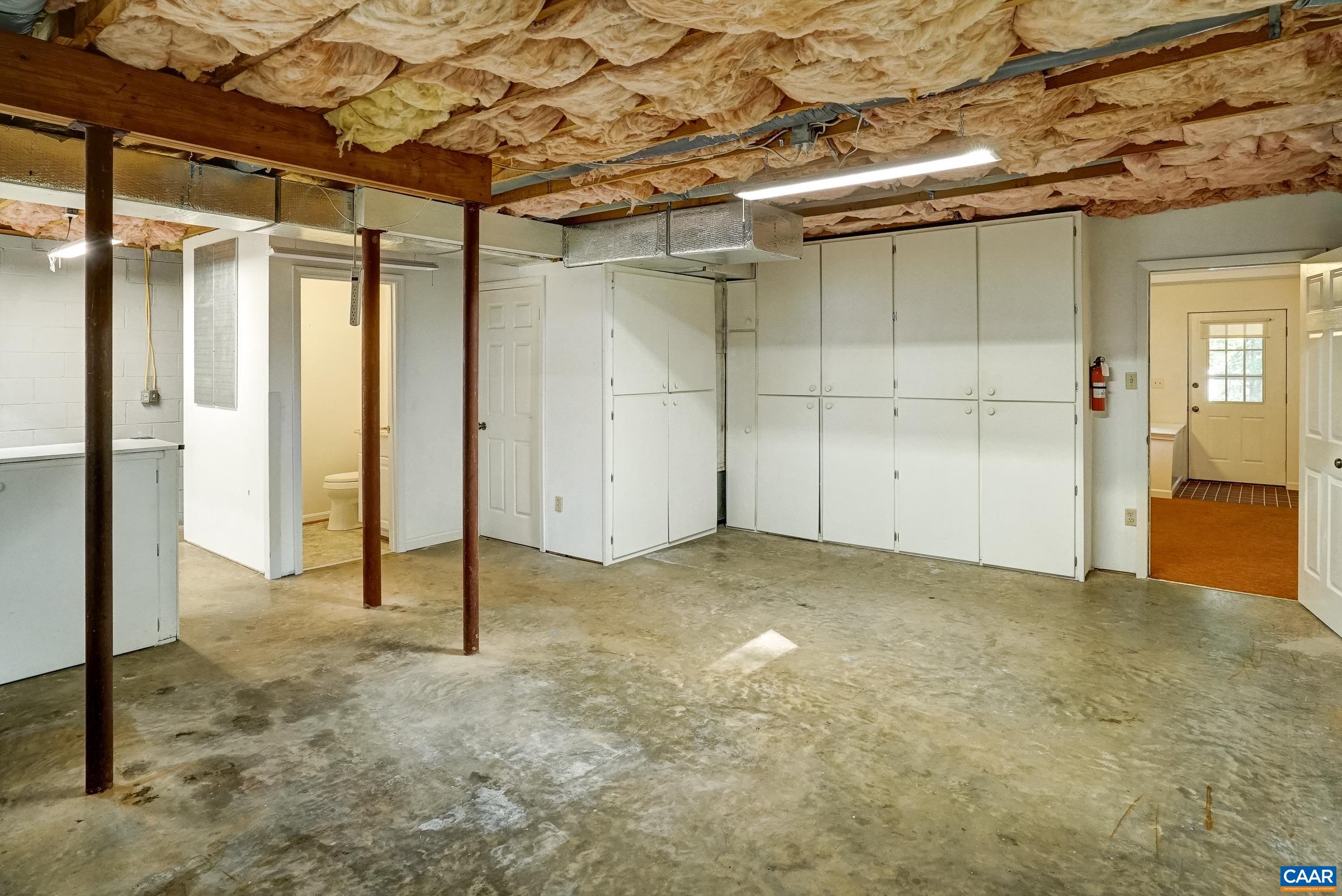 Large workshop area with so much storage! Large workshop area with so much storage!