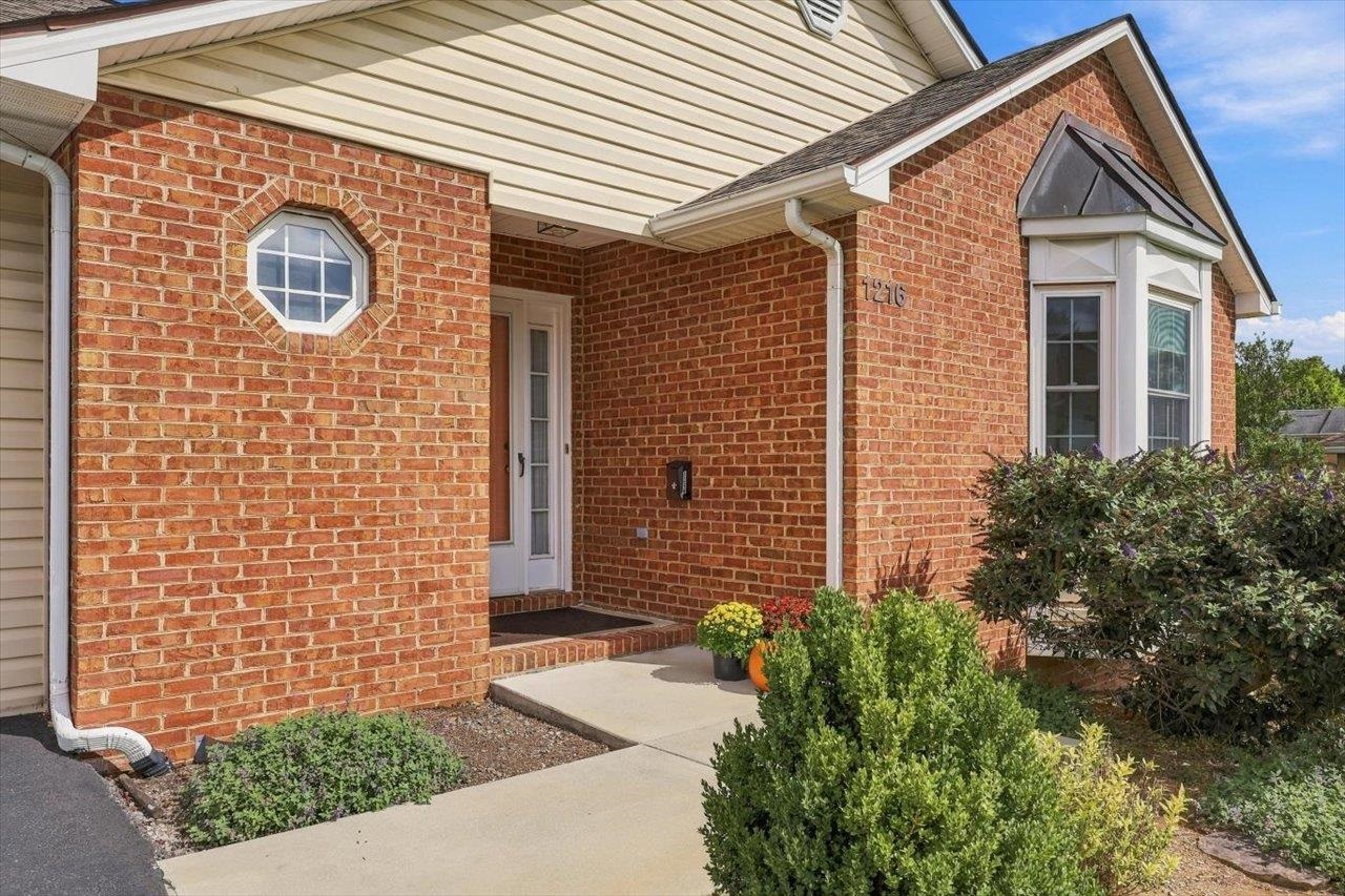 1216 POPLAR CIR, HARRISONBURG, Virginia 22802, 3 Bedrooms Bedrooms, ,3 BathroomsBathrooms,Residential,1216 POPLAR CIR,682495 MLS # 682495 1216 POPLAR CIR, HARRISONBURG, Virginia 22802, 3 Bedrooms Bedrooms, ,3 BathroomsBathrooms,Residential,1216 POPLAR CIR,682495 MLS # 682495
