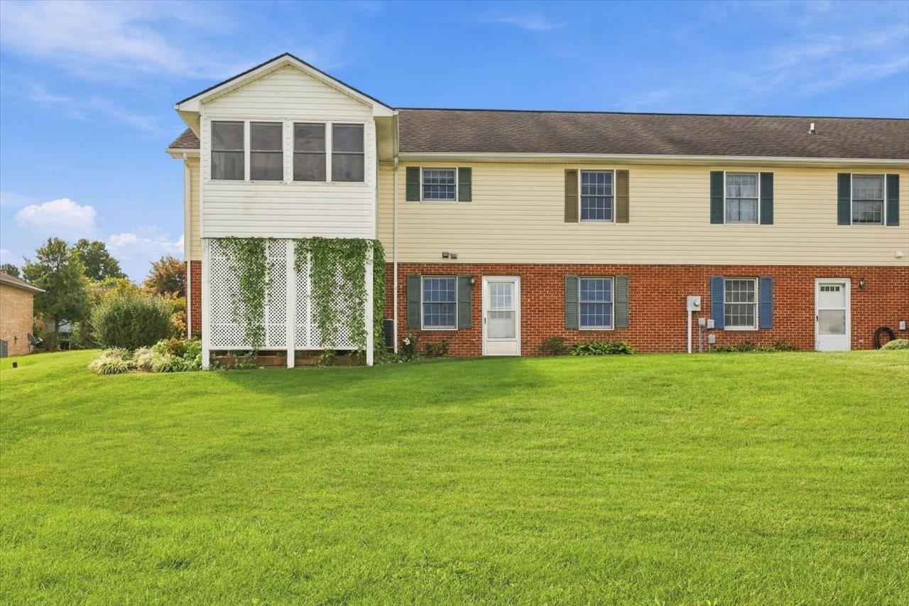 1216 POPLAR CIR, HARRISONBURG, Virginia 22802, 3 Bedrooms Bedrooms, ,3 BathroomsBathrooms,Residential,1216 POPLAR CIR,682495 MLS # 682495 1216 POPLAR CIR, HARRISONBURG, Virginia 22802, 3 Bedrooms Bedrooms, ,3 BathroomsBathrooms,Residential,1216 POPLAR CIR,682495 MLS # 682495