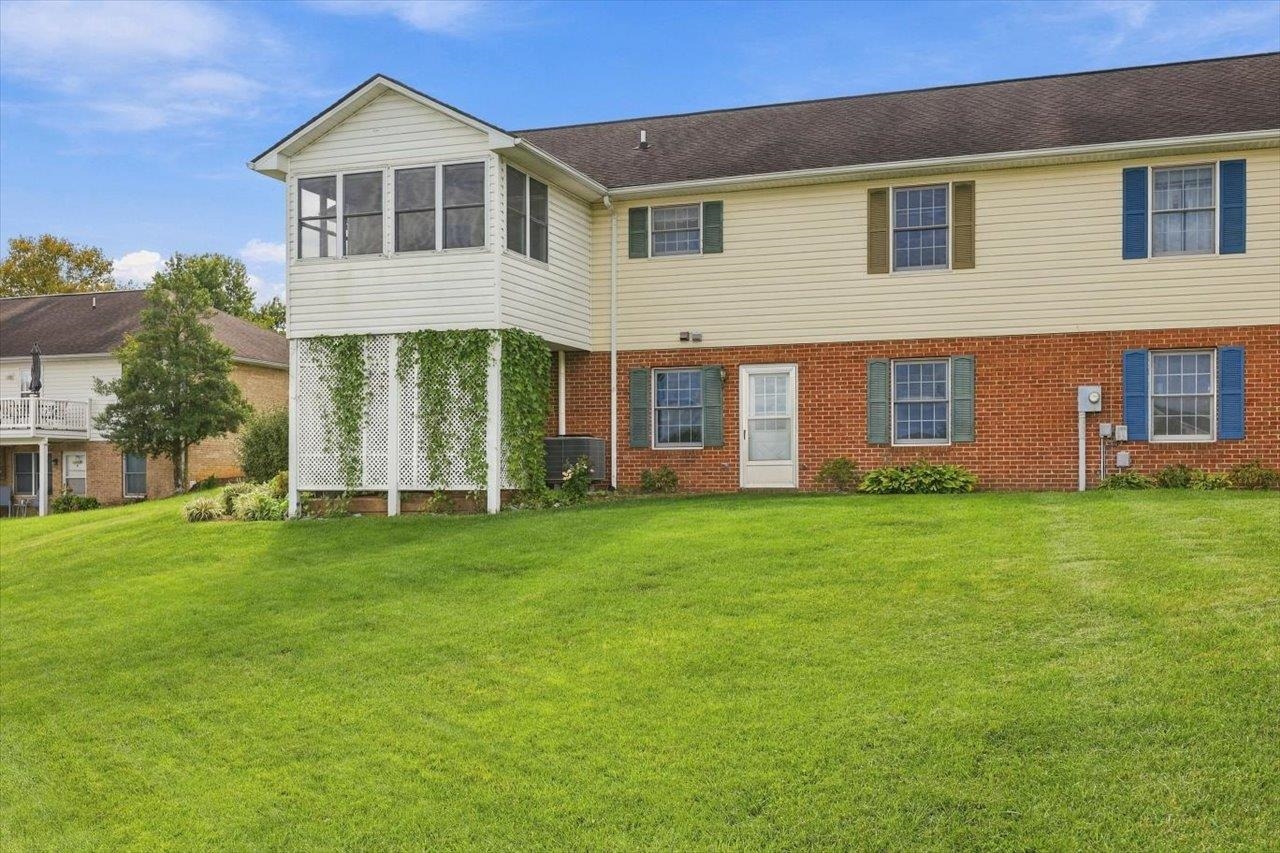 1216 POPLAR CIR, HARRISONBURG, Virginia 22802, 3 Bedrooms Bedrooms, ,3 BathroomsBathrooms,Residential,1216 POPLAR CIR,682495 MLS # 682495 1216 POPLAR CIR, HARRISONBURG, Virginia 22802, 3 Bedrooms Bedrooms, ,3 BathroomsBathrooms,Residential,1216 POPLAR CIR,682495 MLS # 682495
